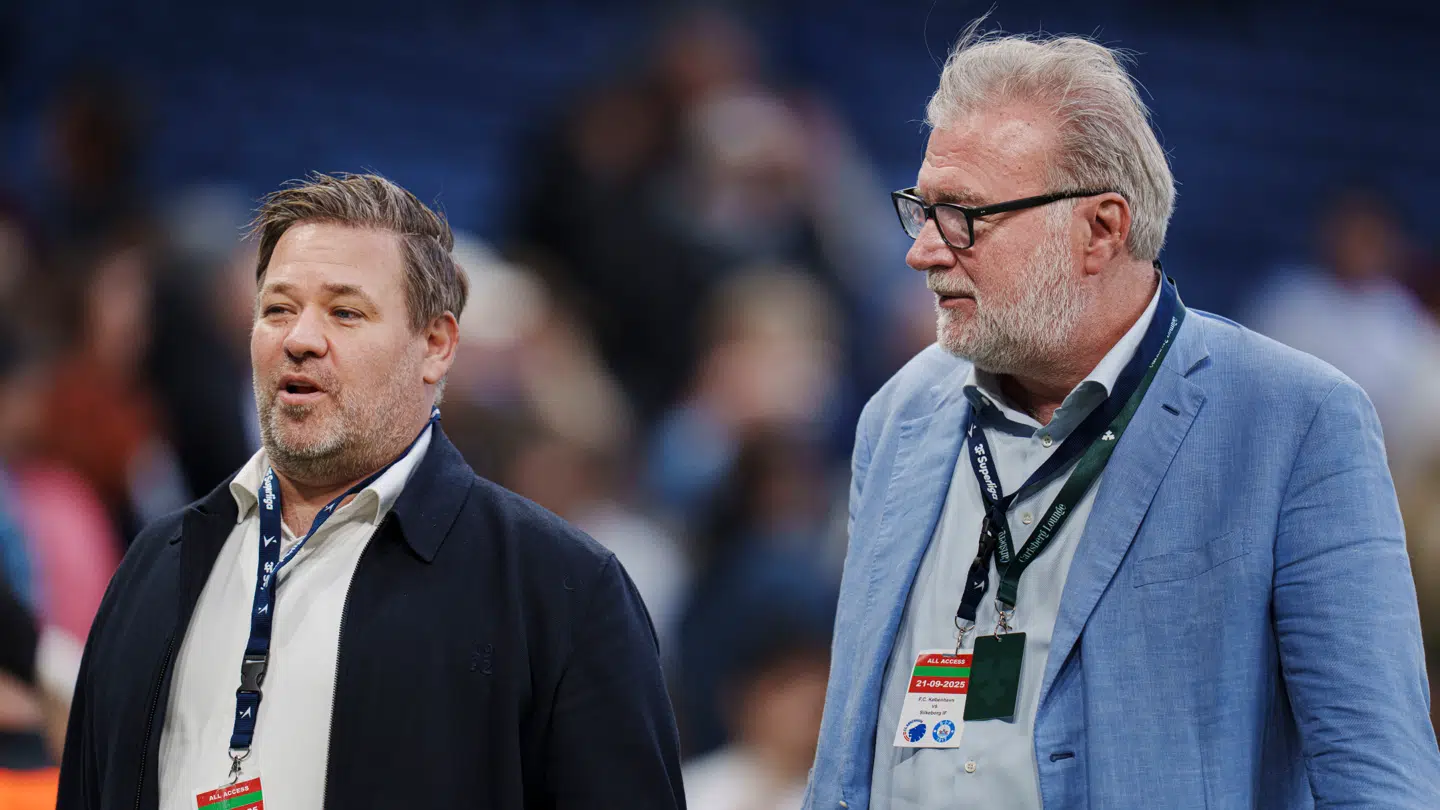 Storaktionær Lars Seier Christensen og FCK-direktør Jacob Lauesen i Parken.