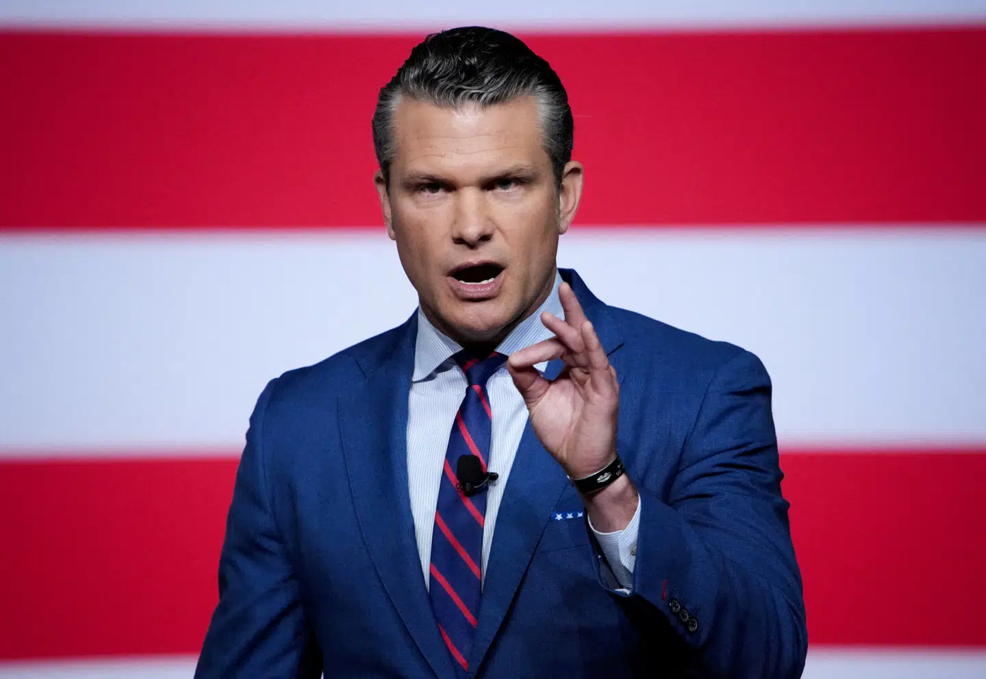 Pete Hegseth bruger også titlen som 'krigsminister', efter den amerikanske præsident, Donald Trump, tidligere på året omdøbte forsvarsministeriet til krigsministeriet.