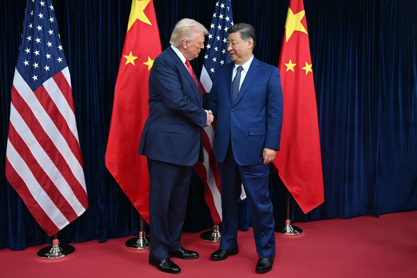 Efter et halvt år med gengældelsestold og restriktioner på eksport mellem USA og Kina er der efter torsdagens møde i Sydkorea mellem Donald Trump og Xi Jinping en anderledes venlig stemning mellem de to lande.