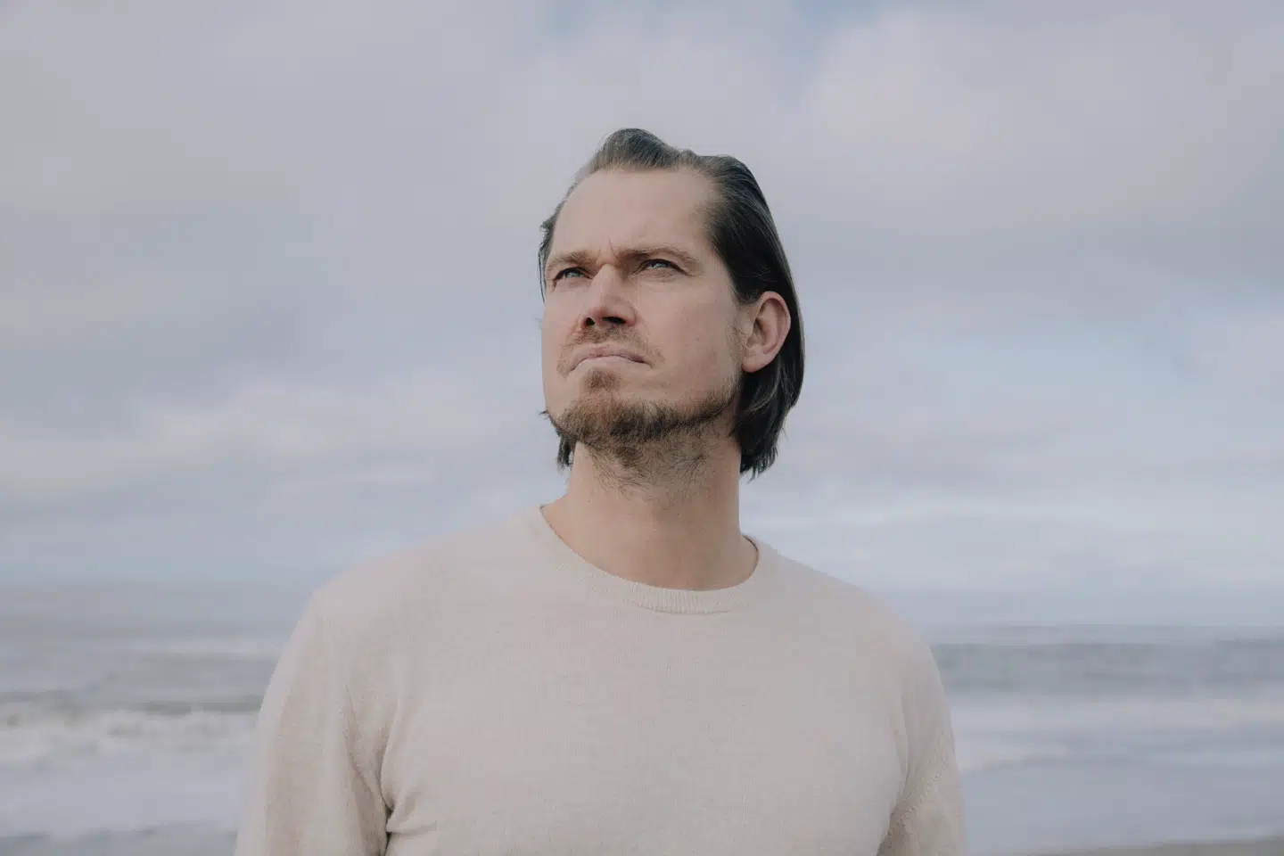 For et år siden mistede 45-årige Rasmus Madsen sin far, musikeren Johnny Madsen. I starten var sorgen for stor til, at han havde kræfterne til at kaste sig ind i en kamp for sin fars eftermæle.