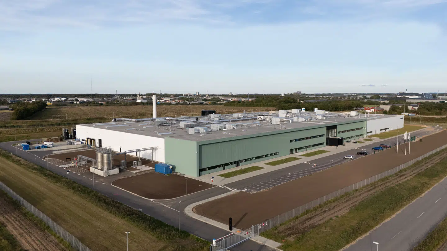 Topsoes fabrik i Herning fremstiller elektrolyseanlæg, som kan bruges til at producere grønne brændstoffer med strøm fra sol og vind.