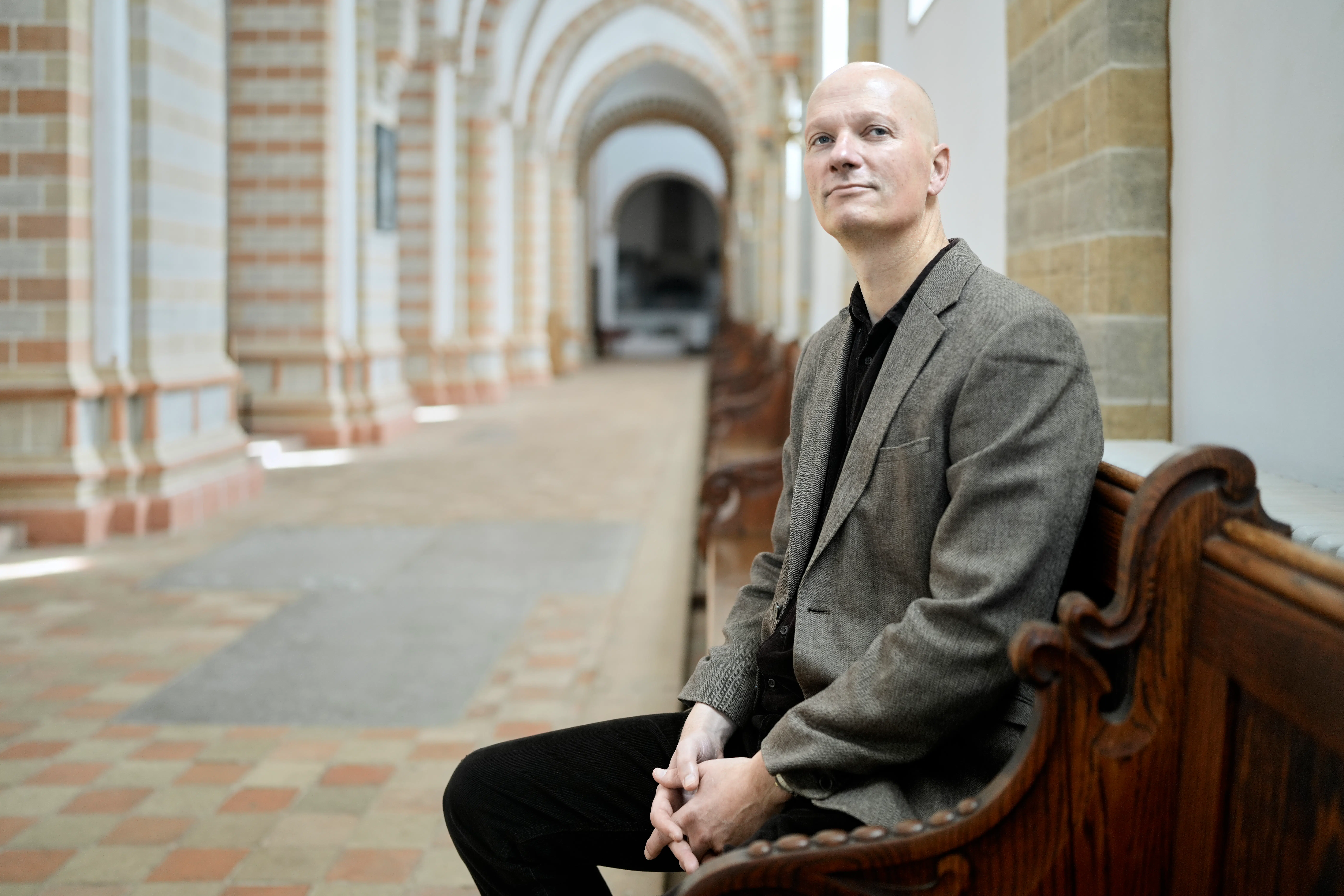 På landet og i de små byer har folk størst livskvalitet og lykke. Forfatter giver sit på, hvad vi kan lære af dem