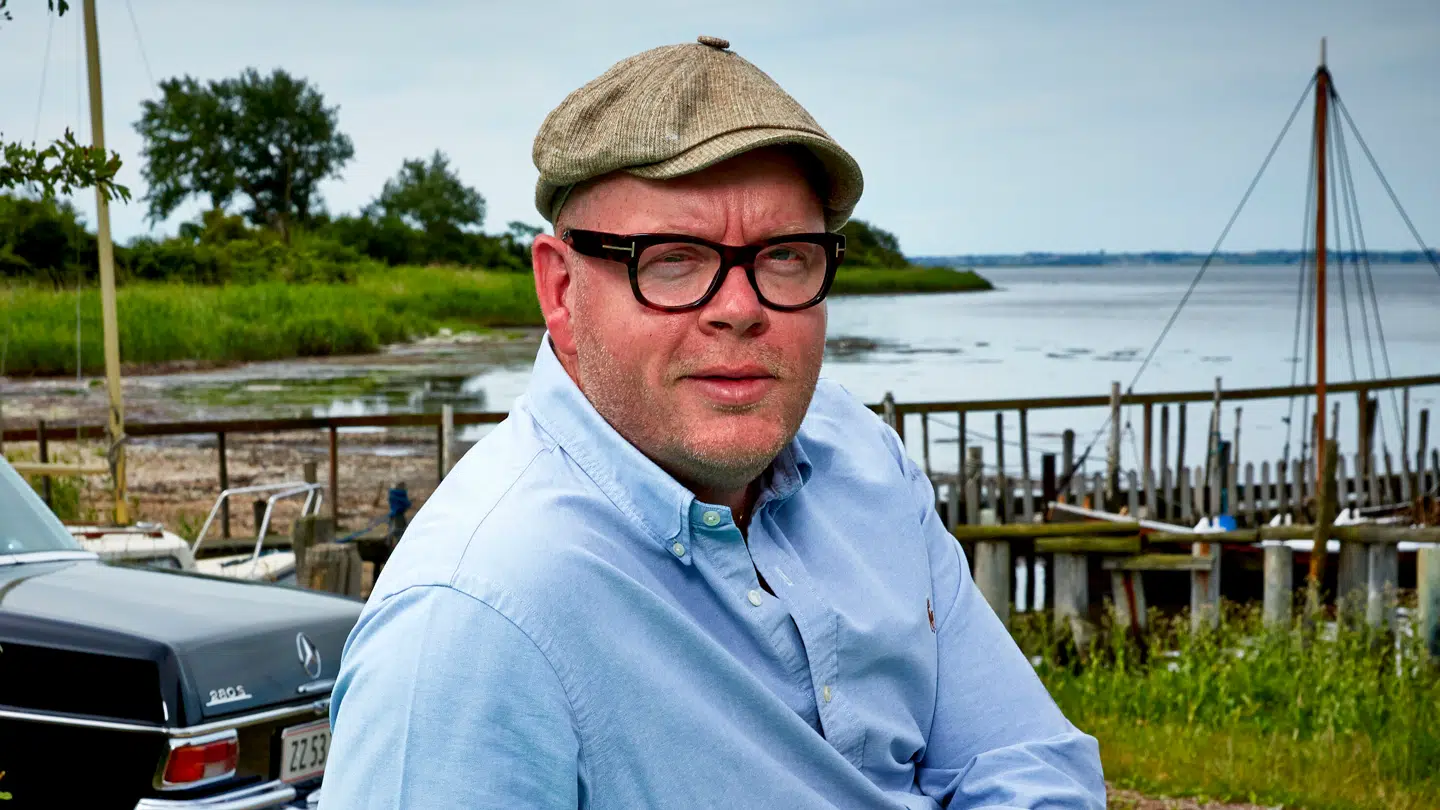 Kokken Claus Holm har meget svært ved at holde sig fra chokolade.