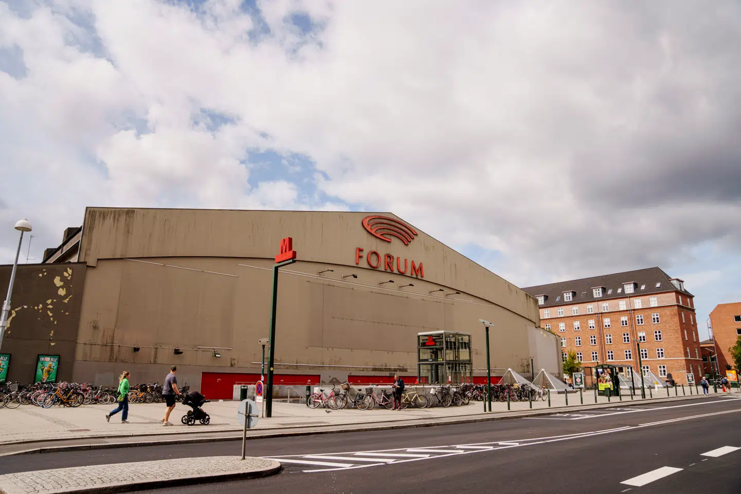 Den oprindelige Forum-bygning blev opført i 1926 til udstillings- og underholdningsbrug. Den blev sprængt i luften midt under Anden Verdenskrig, i 1943, og genopbygget i sin nuværende form.