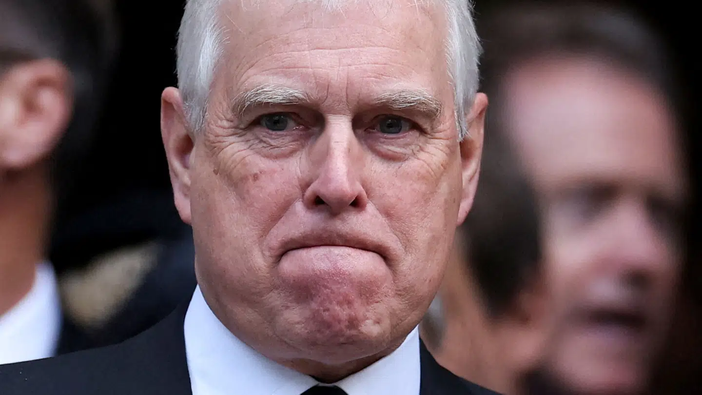 Prins Andrew er ikke længere prins, ligesom han er blevet smidt ud af sit royale hjem.