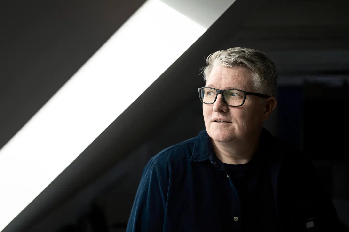 Carsten Holten-Møller er behandler på Center for Ludomani i Odense. Her har han mødt klienter, der har tabt tocifrede millionbeløb på danske aktier, som de fleste er på fornavn med. Andre har satset opsparinger på NFTer (en slags digitalt kunstværk med unik kode) eller har spekuleret i kryptovaluta og tabt penge på dét.