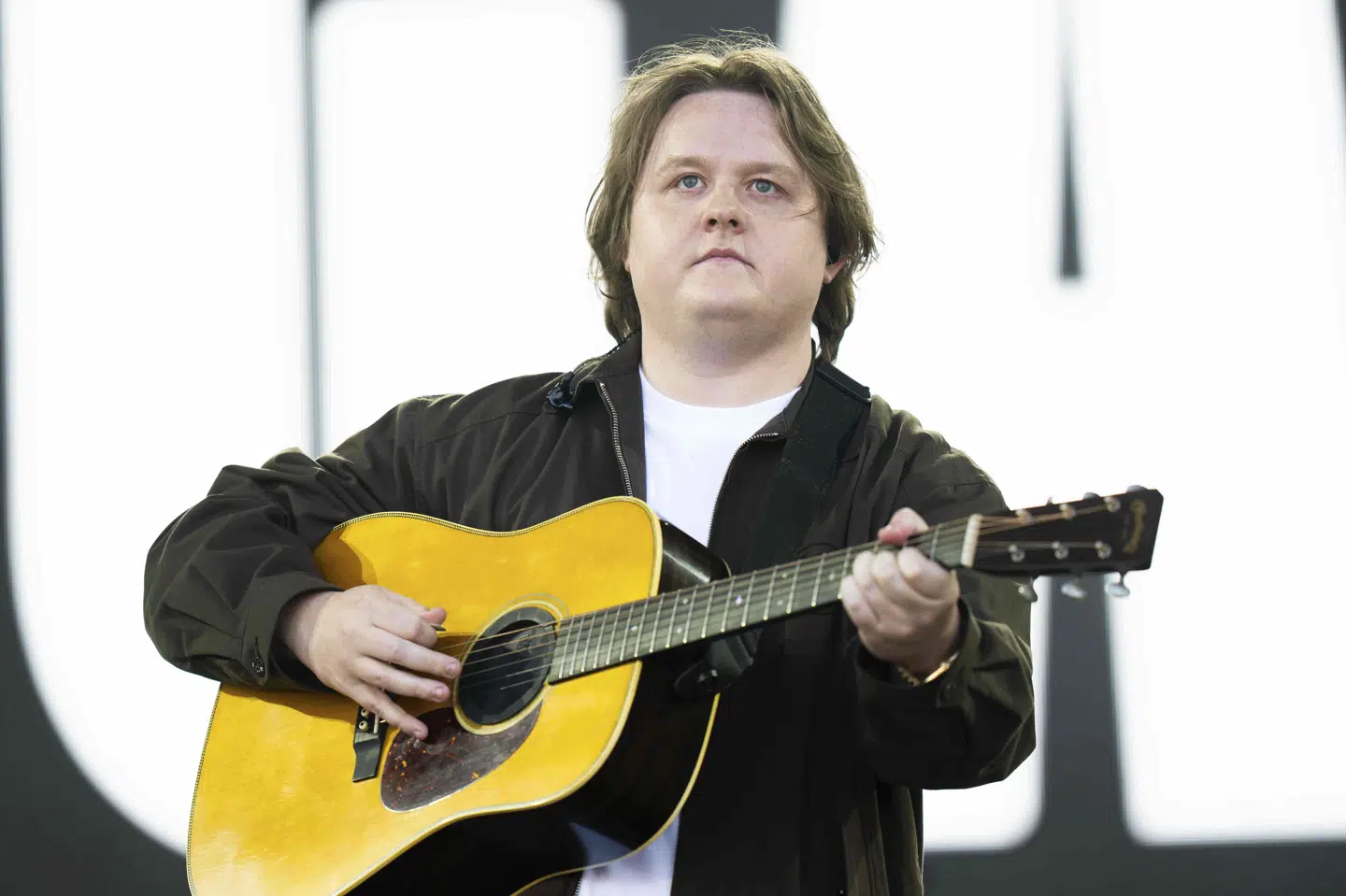 Lewis Capaldi har spillet på et væld af festivaler i sin karriere - i sommer spillede han på Glastonbury i England, og i 2026 indtager han Smukfest (2026).
