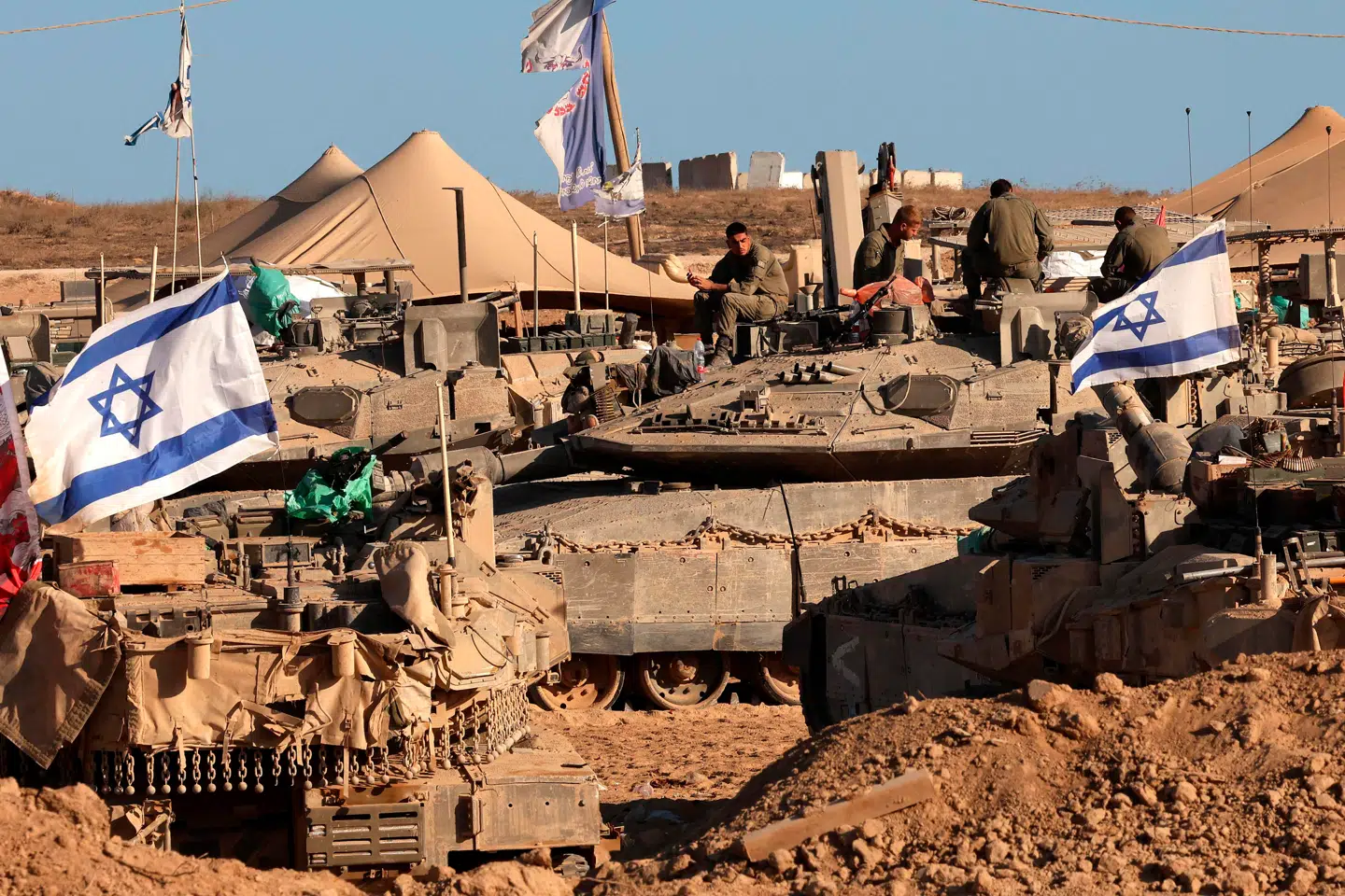»Enhver, der har sat sig ind i konflikten, vil vide, at hvis Hamas stod med den militære overlegenhed, så stod de israelske jøder til en årelang 7. oktober,« skriver Emil Salzer. Foto: Jack Guez/AFP/Ritzau Scanpix