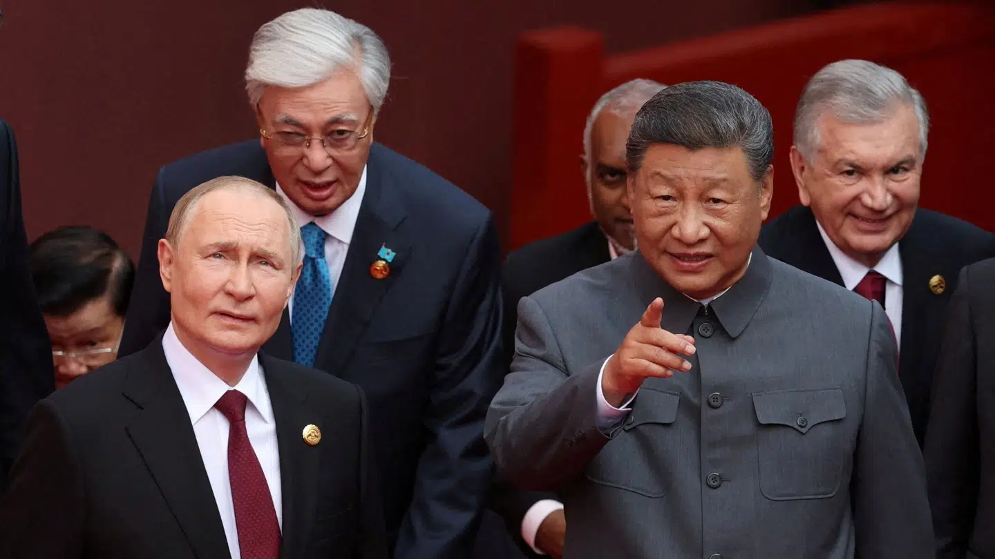 Her ses den russiske præsident, Vladimir Putin, og den kinesiske præsident, Xi Jinping, under en militærparade i Beijing den 3. september.