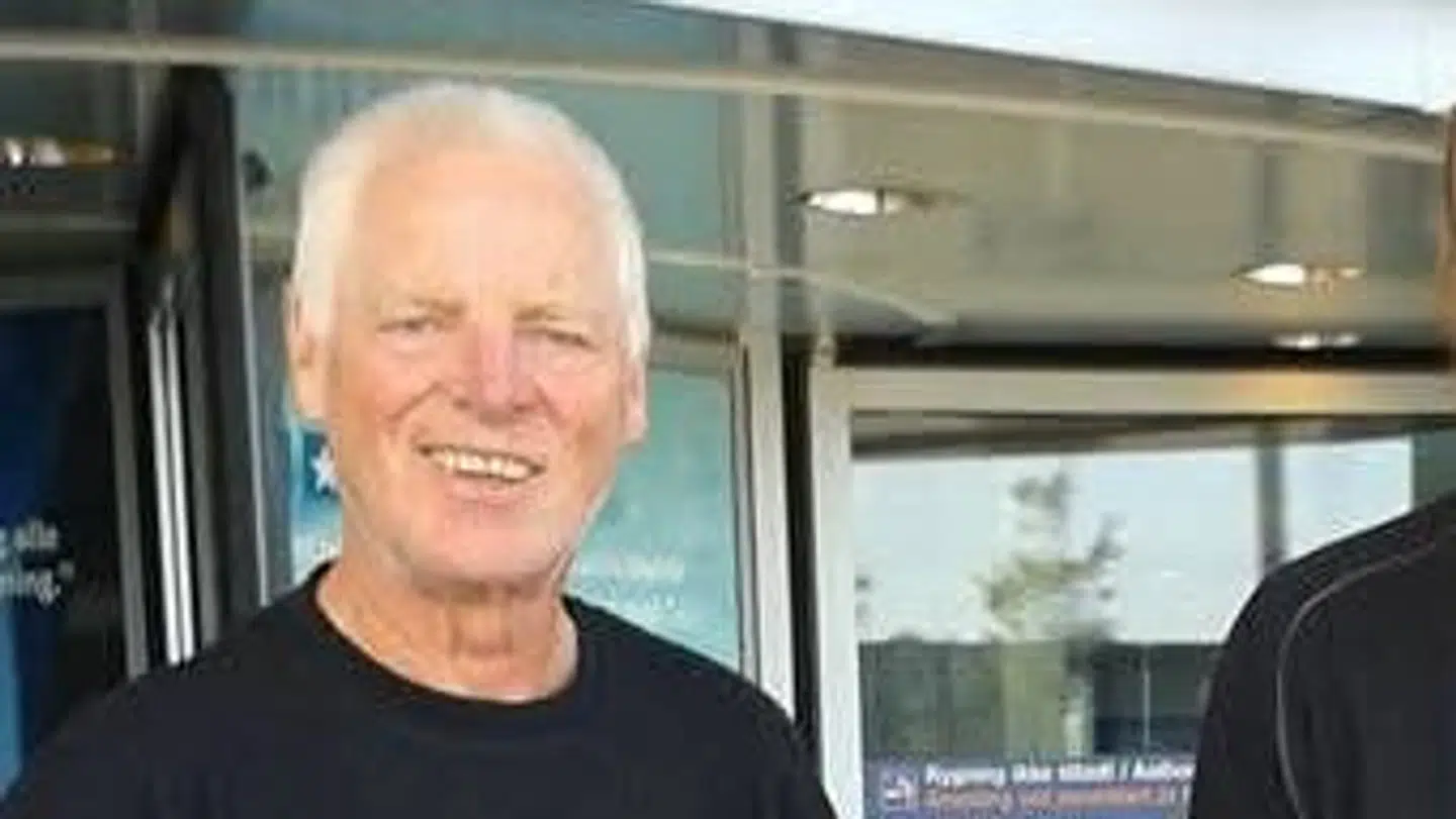 I 13 år har Frank Helge Hytten været inkontinent. Men det har ikke hindret ham i at tage på eventyr. Her er han på vej til Afrika for, sammen med sin søn, at bestige Klilimanjaro.