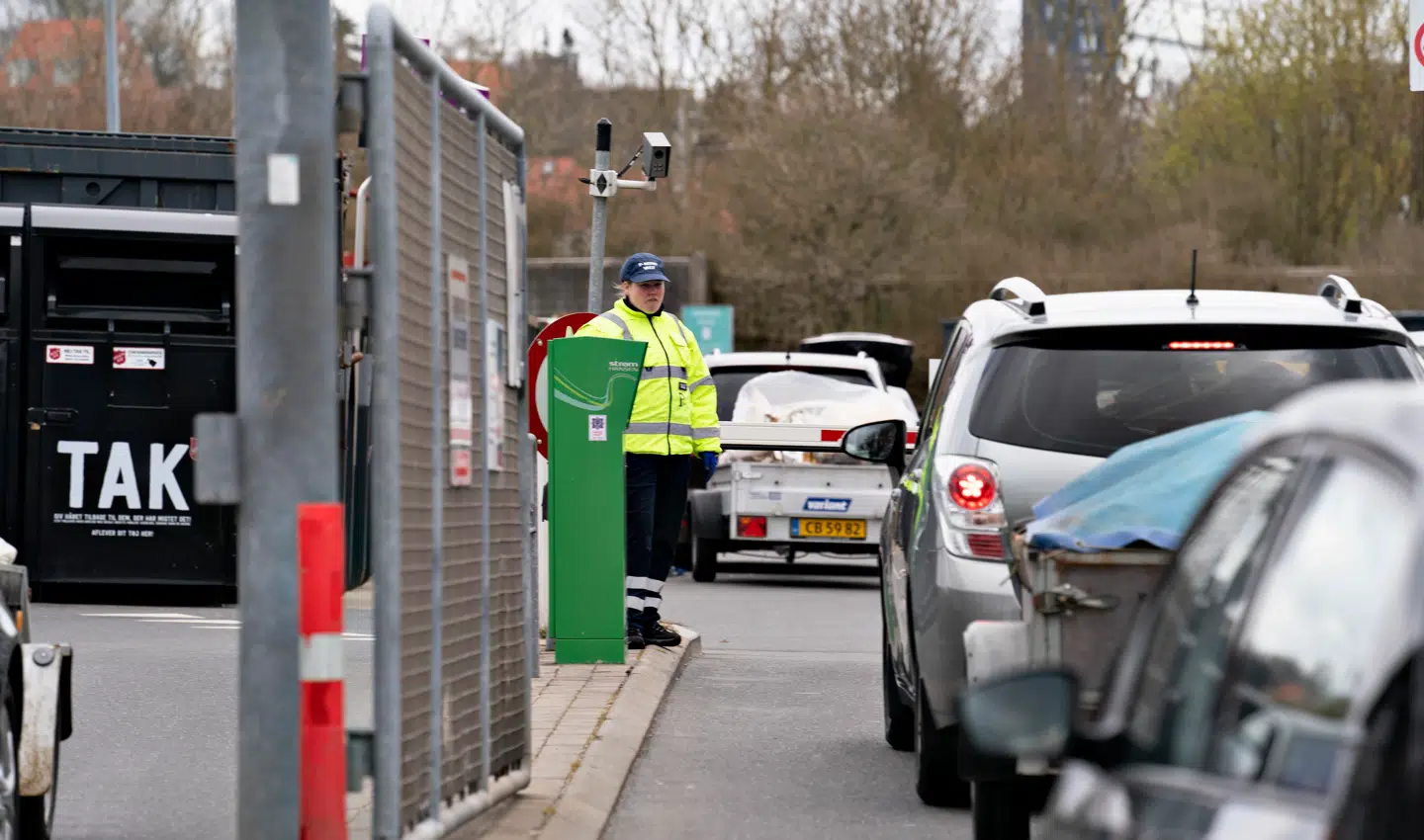 Når du skal på genbrugspladsen – som her på Over Kæret i Aalborg – med dit madaffald, så har affaldsanlæggene en særlig bøn til dig.
