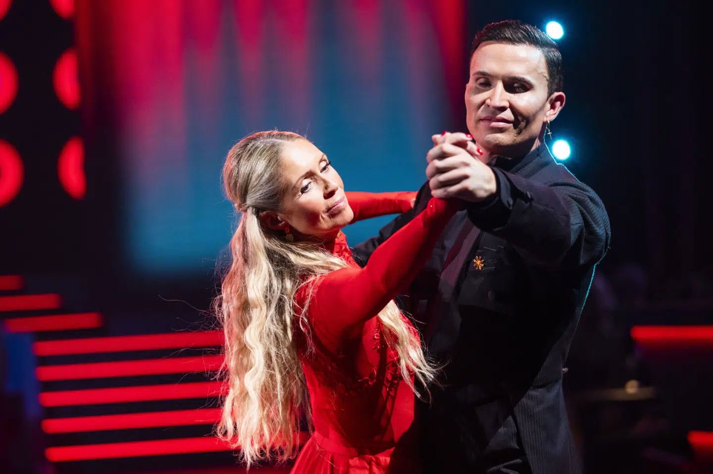 I 2025-udgaven af "Vild med dans" har Karina Frimodt og Gustav Salinas danset alt fra vals til cha-cha-cha. Her ses de i en slowfox i Knæk Cancer-udgaven af programmet sidste fredag. (Arkivfoto).