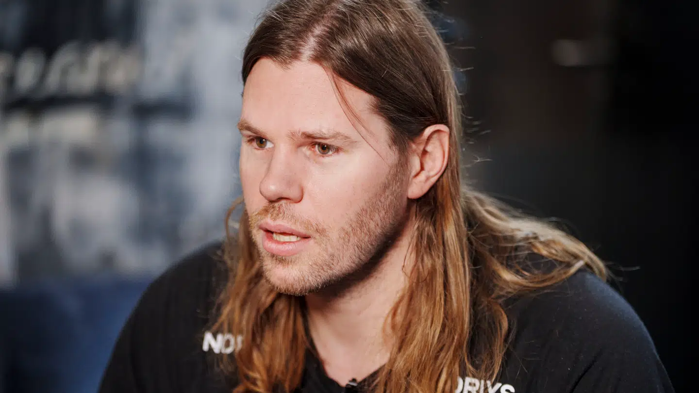 Mikkel Hansen rejser landet rundt for at fortælle gode historier.