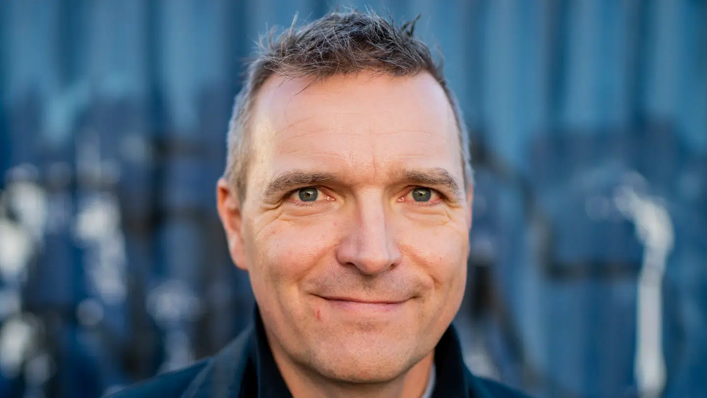 Børne- og ungdomsborgmester i Københavns Kommune Jakob Næsager (C) mener, at Line Barfods forvaltning skal lappe huller istedet for at blande sig i, hvad husejere har stående i forhaverne.