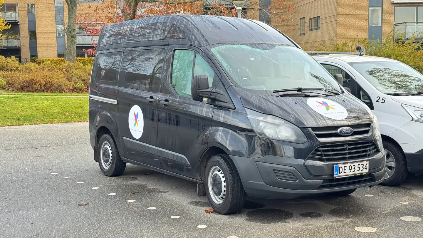 »Når kommunen vælger at bruge 150.000 kroner på en bus, der mest samler stemmer til borgmesteren, så er det forkert brug af skattekroner,« siger Lars Carstensen, der er konservativ borgmesterkandidat i kommunen.