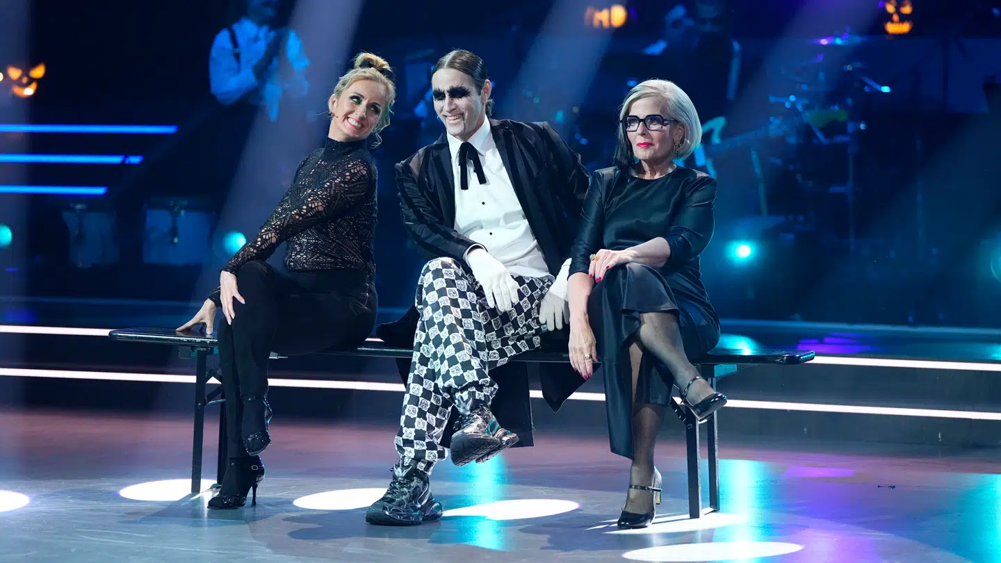 De tre dommere var selv en tur på dansegulvet i starten af programmet.