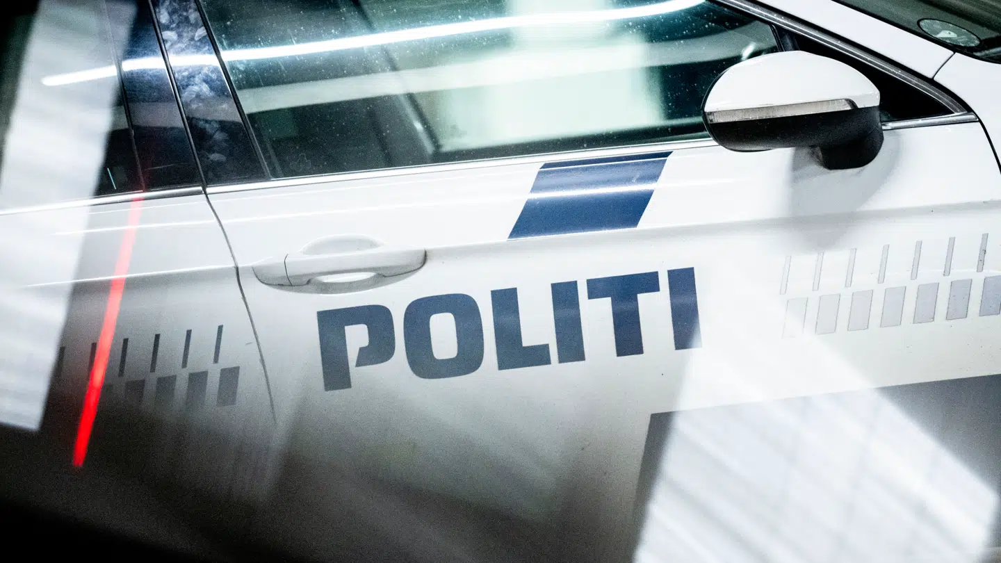 En cyklist har lørdag pådraget sig skader i forbindelse med en påkørsel.