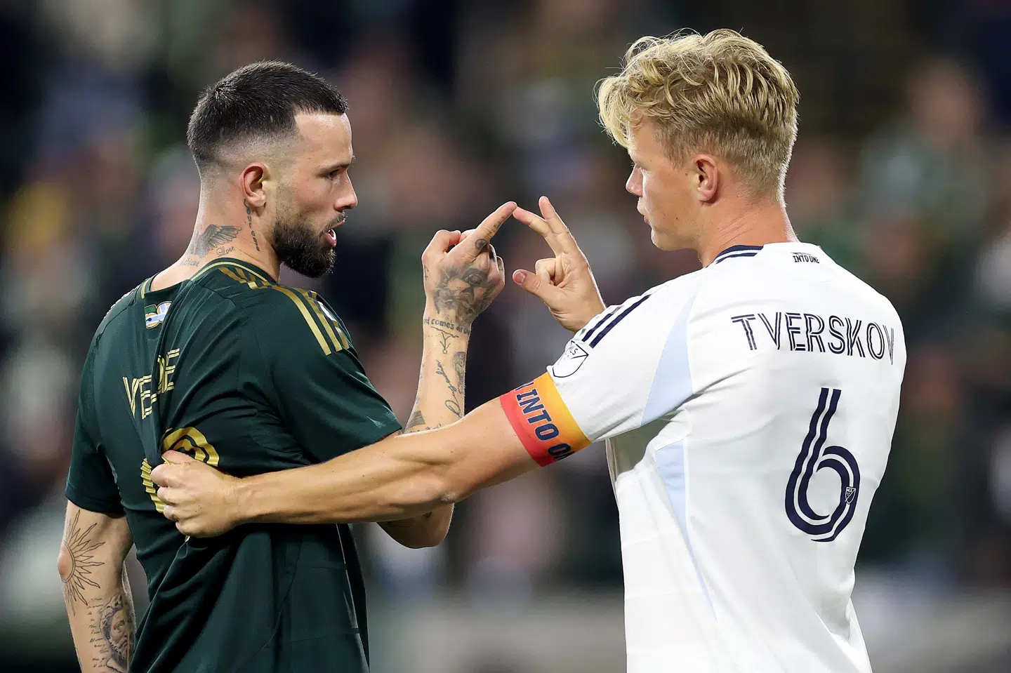 Anfører Jeppe Tverskov sendte sit spark på overliggeren i straffesparkskonkurrencen.