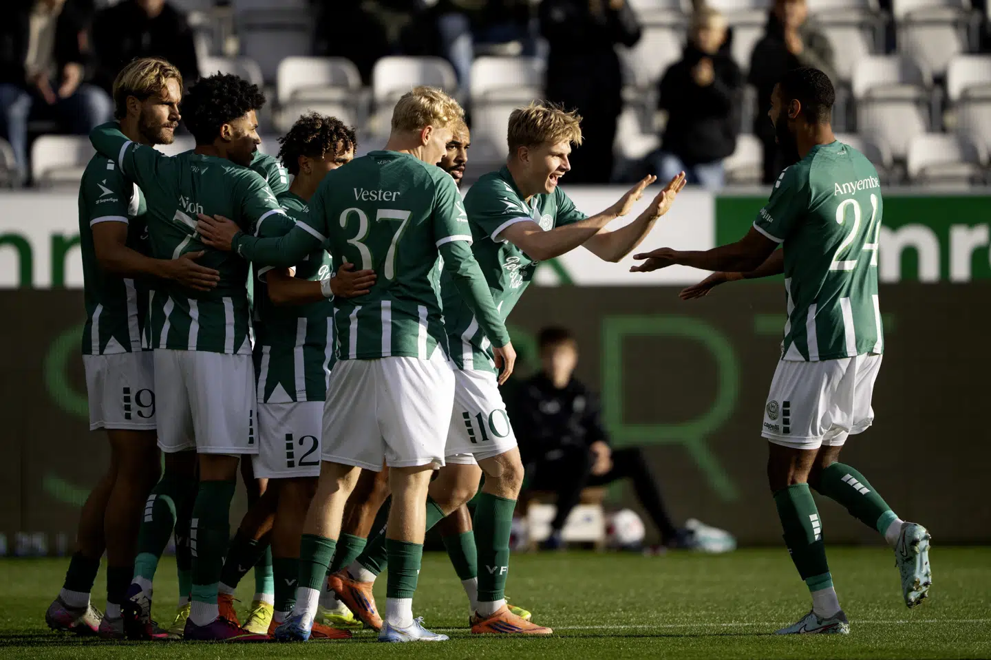 Viborgs spillere kunne juble efter Thomas Jørgensens scoring til 1-0 hjemme mod Randers FC. Viborg endte med at vinde kampen med 3-2.