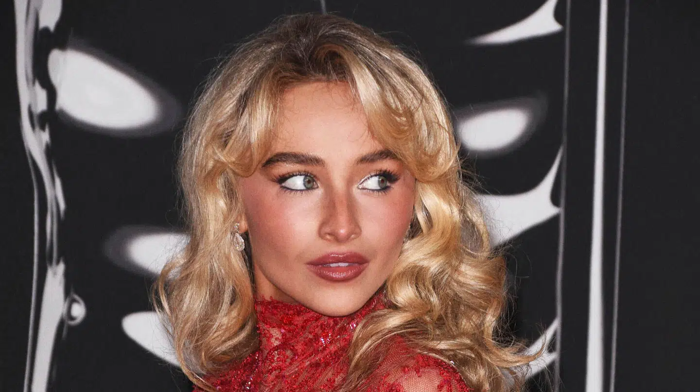 Sabrina Carpenter sang et Aqua-hit i New York.