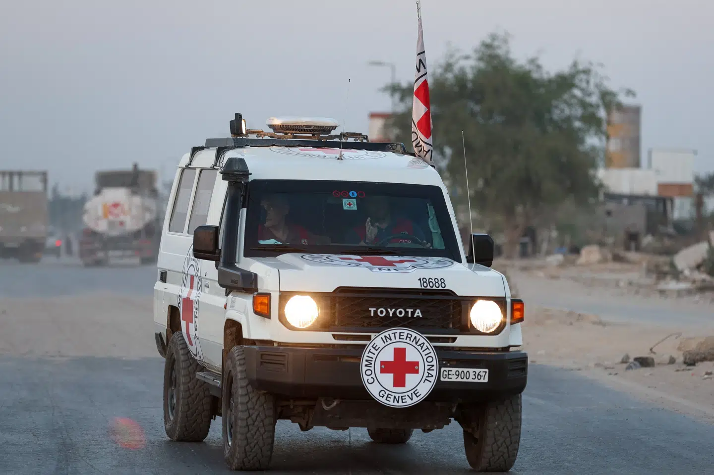 Røde Kors transporterer afdøde gidsler, som skal overleveres til Israel. (Arkivfoto).