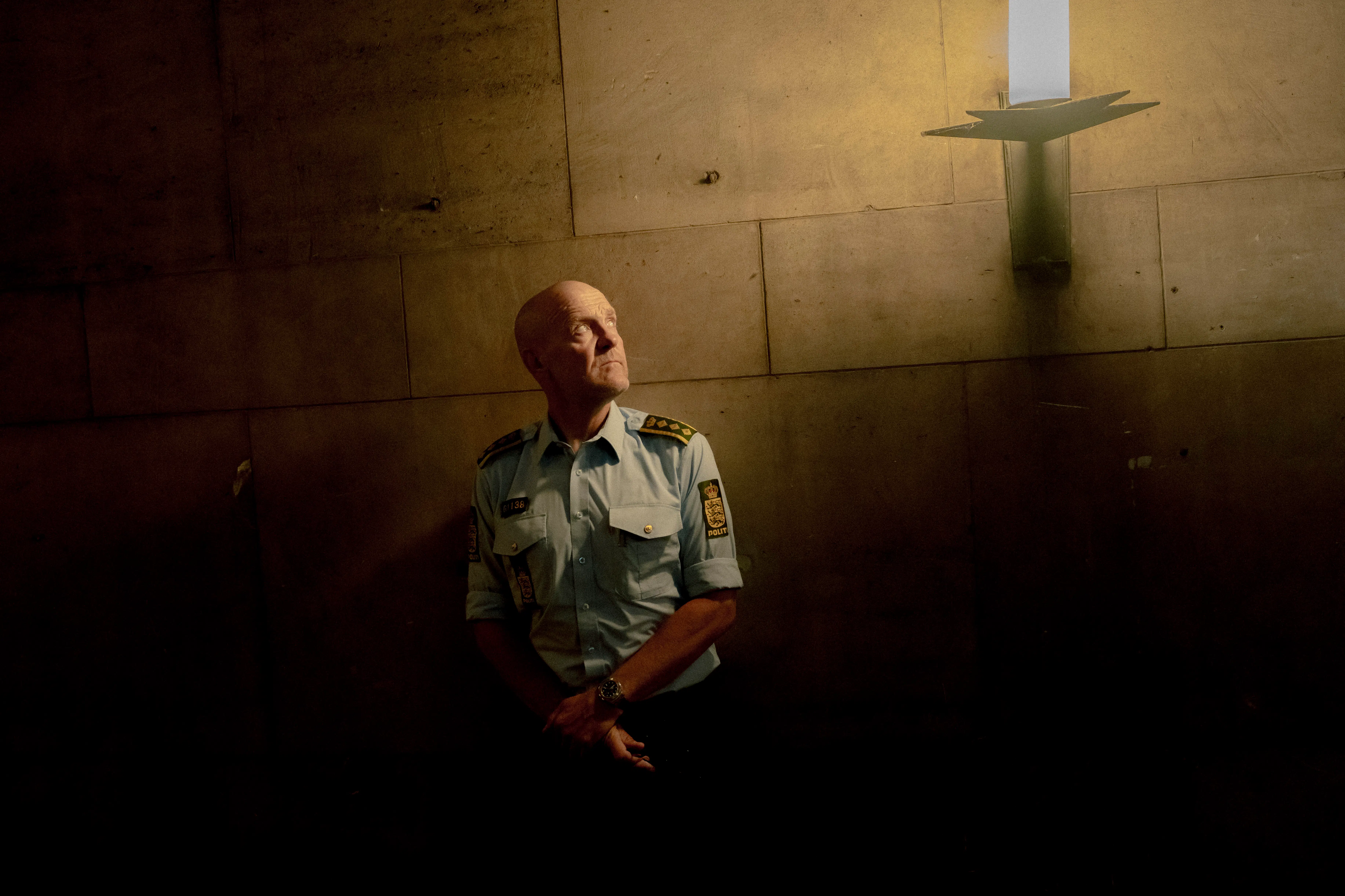 Seks unge står frem: Vidtgående og grænseoverskridende nøgenvisitationer af politiet