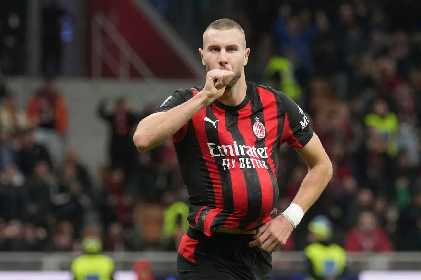 Strahinja Pavlovic sprintede næsten hele banens længde og scorede til 1-0, da Milan slog Roma.