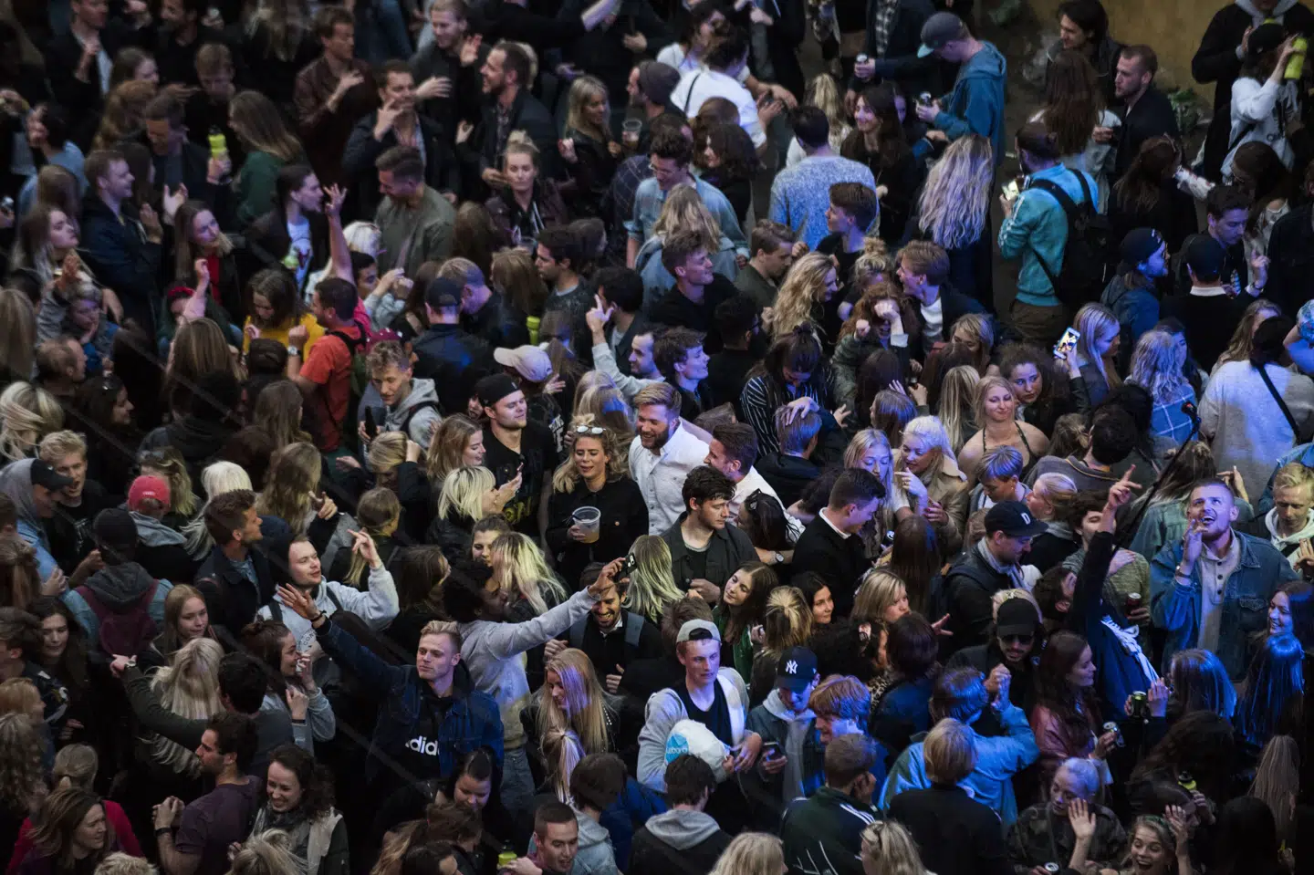 På hjemmesiden festlokalerne.dk blev der reklameret for fri bar og festlokaler til efterskoleelever, og derfor betaler selskabet bag en bøde på 17.500 kroner. (Arkivfoto).