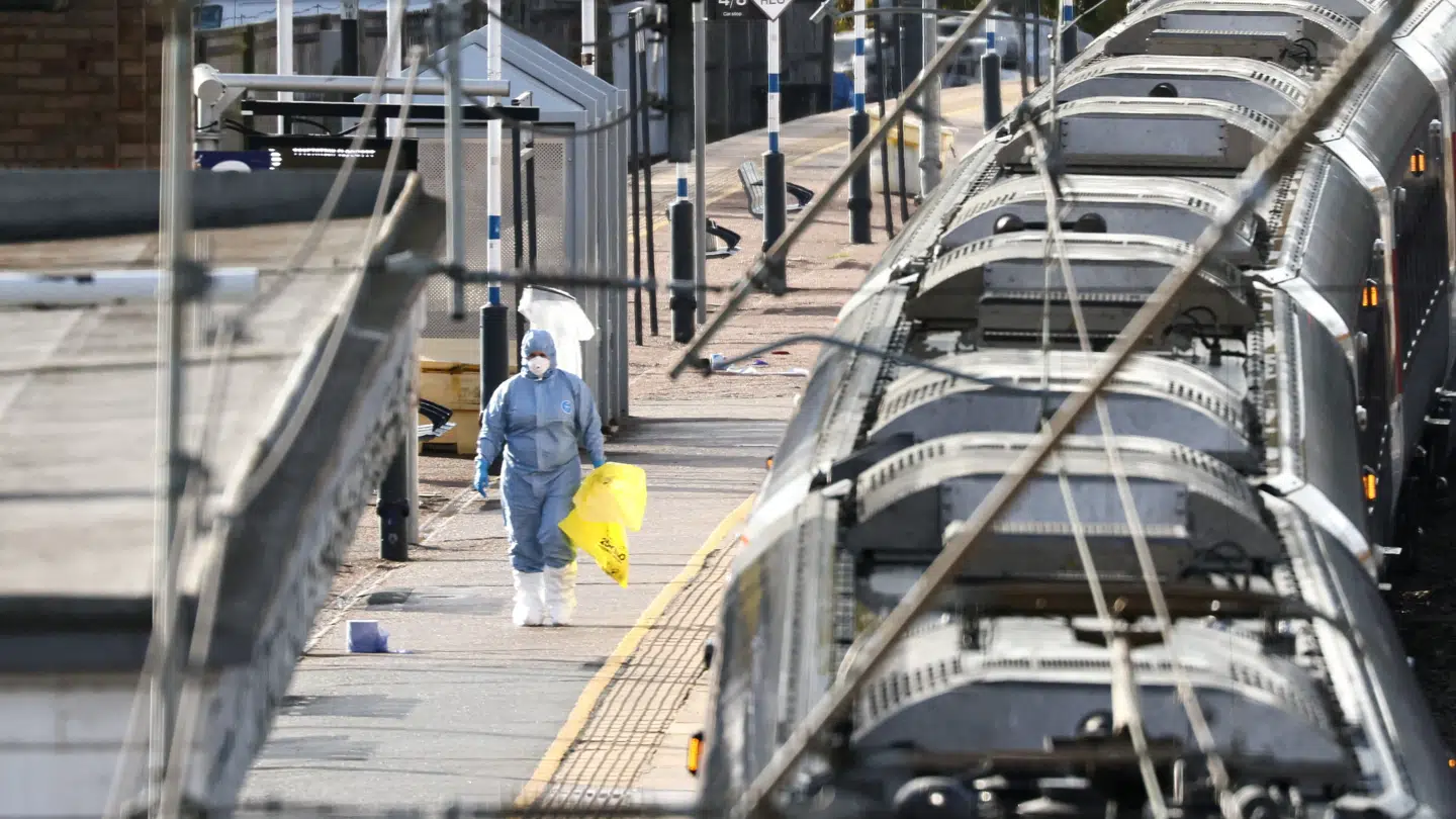 En 35-årig mand, som også blev anholdt efter stikkeriet, er senere blevet løsladt igen, da politiet kunne konkludere, han ikke var involveret.