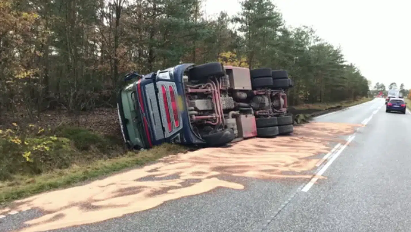 Her ses den havarerede lastbil.