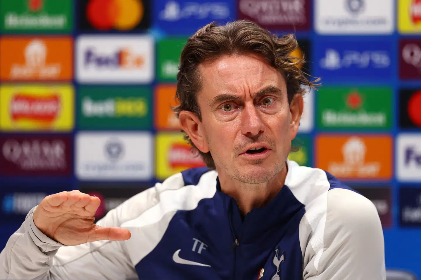 Thomas Frank kan mærke, at han er kommet på en større scene, men er glad for, at han ikke er på sociale medier.