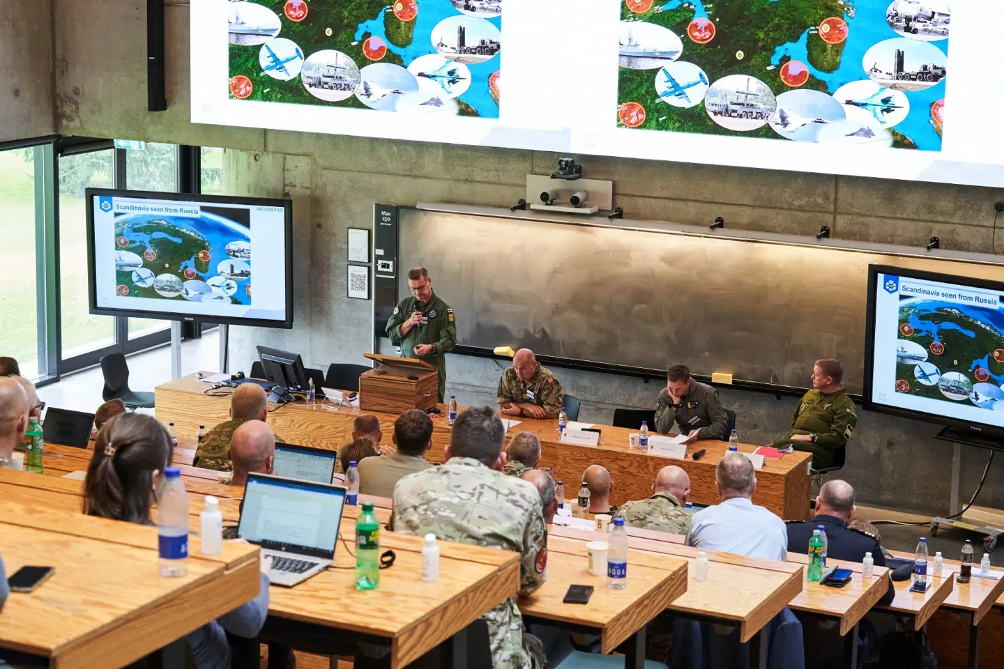 Auditorium på Forsvarsakademiet på Svanemøllens Kaserne, hvor forskerne nu opfordres til at tænke over, om deres udtalelser risikerer at udhule den danske afskrækkelse.