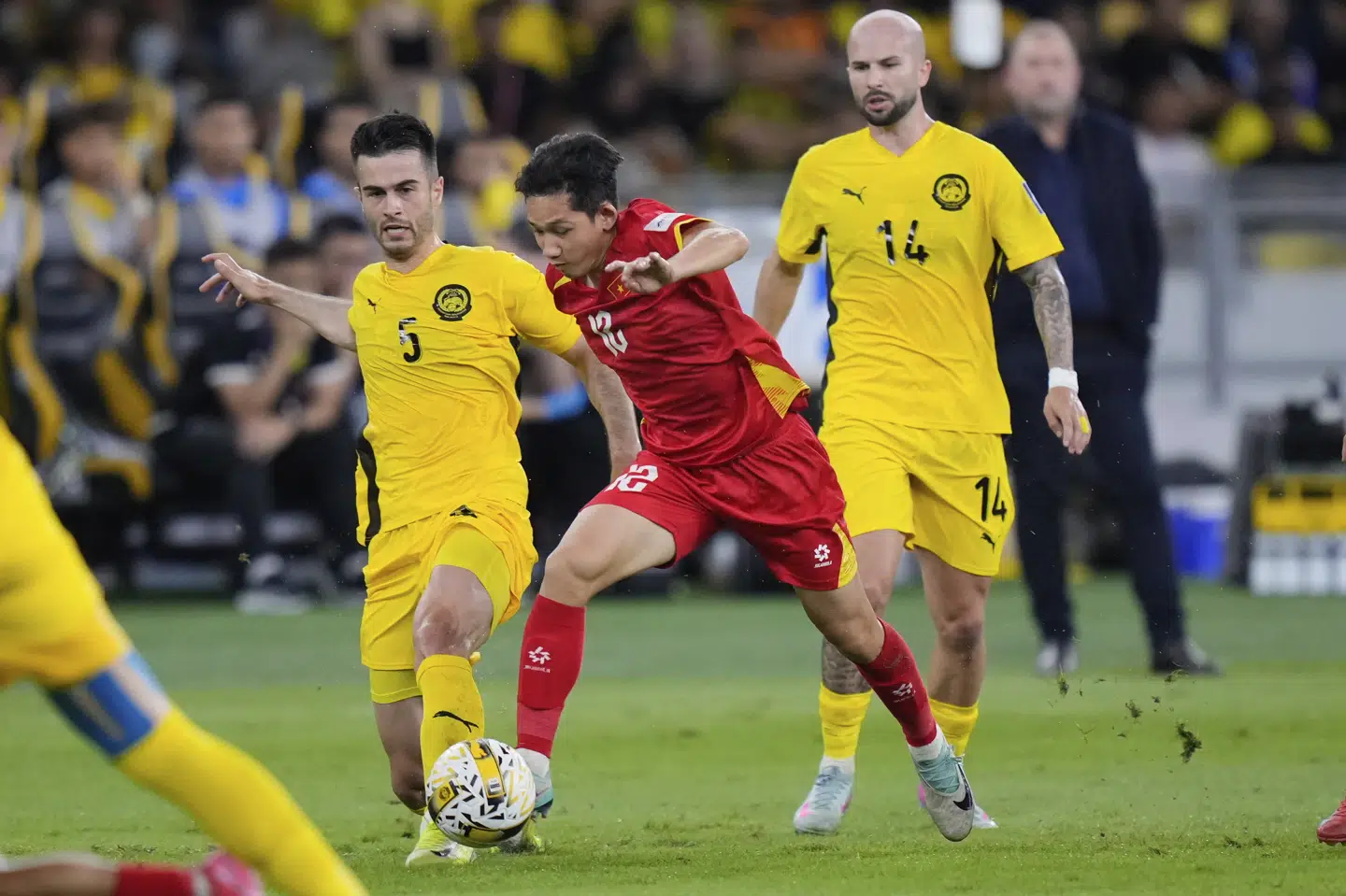 Spanskfødte Jon Irazabal Iraurgui er en af de syv spillere, der er blevet udelukket i 12 måneder. Her er han i aktion for Malaysia i den famøse landskamp mod Vietnam.