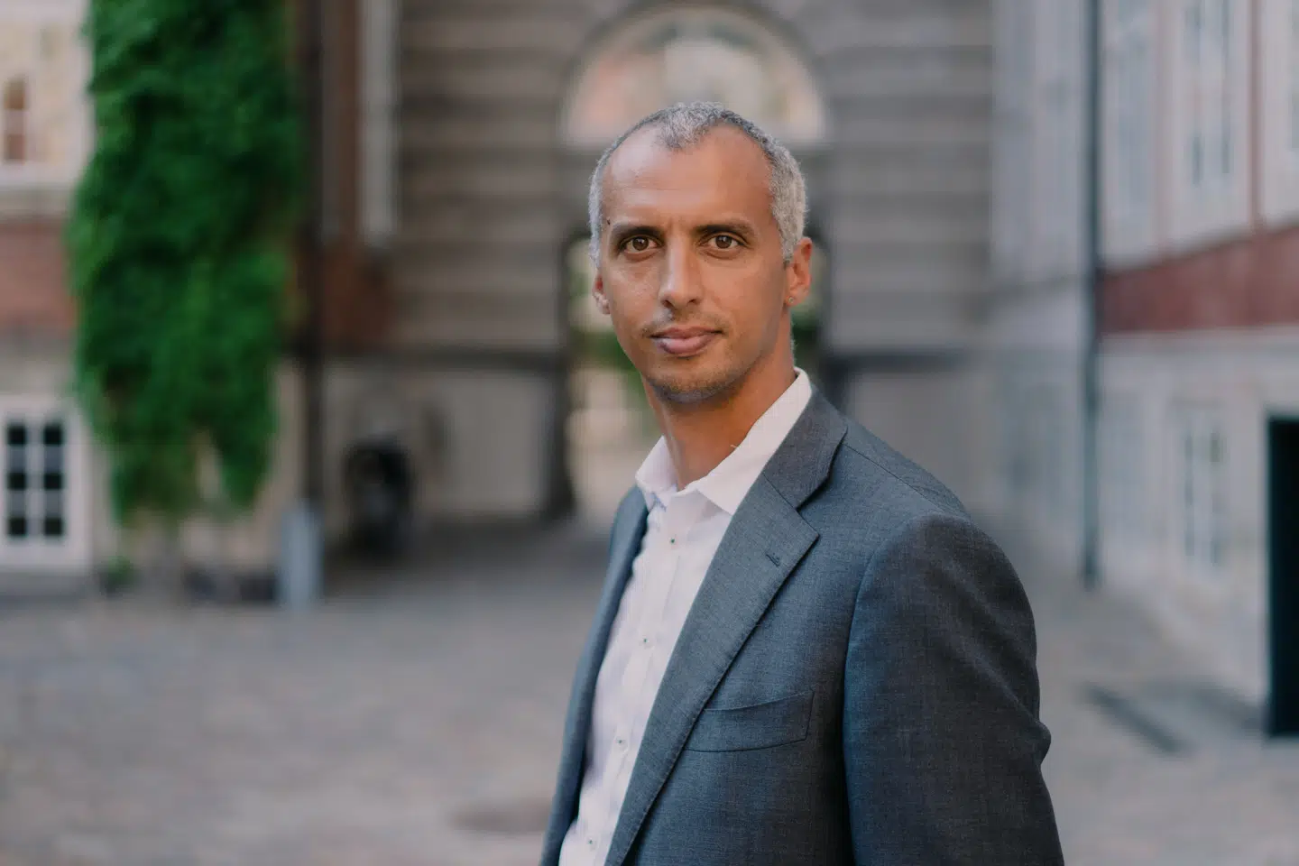 Undervisningsminister Mattias Tesfaye (S) vil gøre det lovligt for lærere at gribe fysisk ind overfor elever, der ødelægger undervisningen, krænker en anden eller udøver vold.