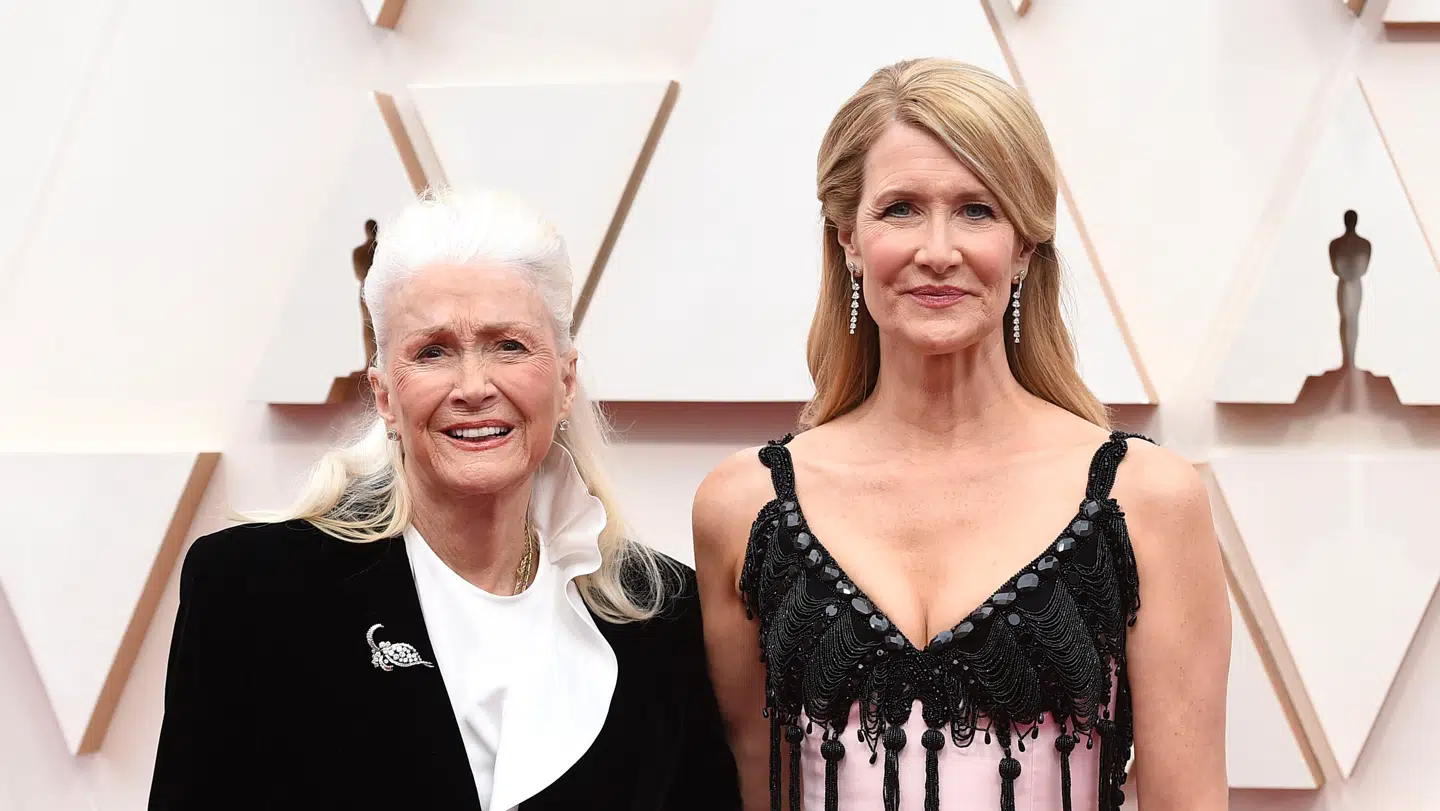 Her ses Diane Ladd (tv) med sin datter Laura Dern (th). Diane Ladd er død i en alder af 89 år.
