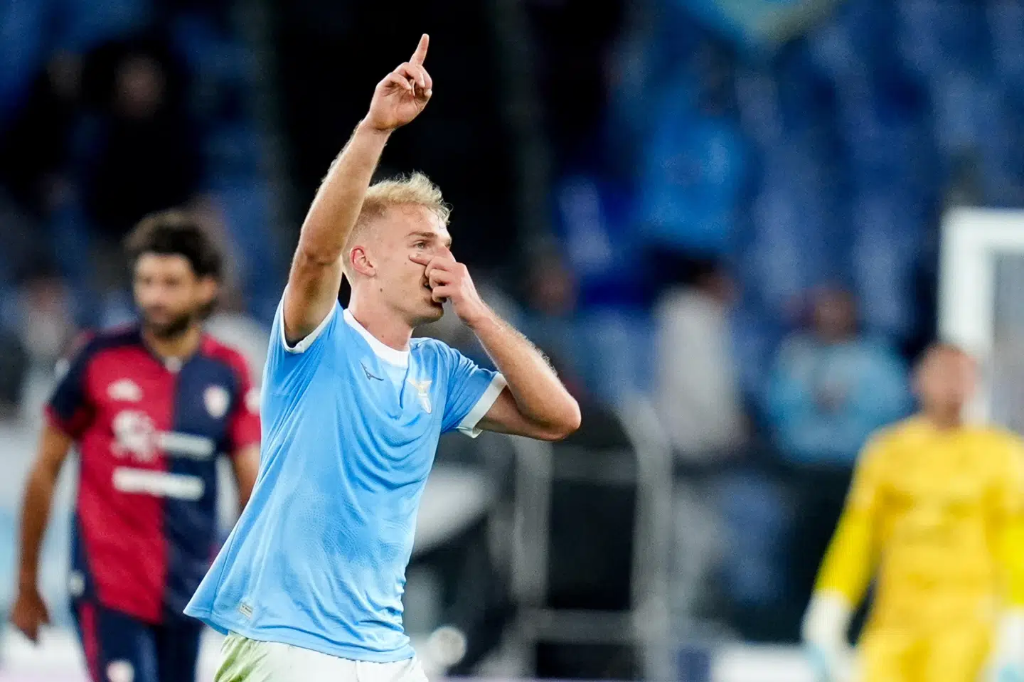 Kyssesyge smadrede Gustav Isaksens optakt til denne sæson, men den danske offensivspiller ligner en mand på vej tilbage mod topformen. Her jubler han over sin første sæsonscoring mandag.