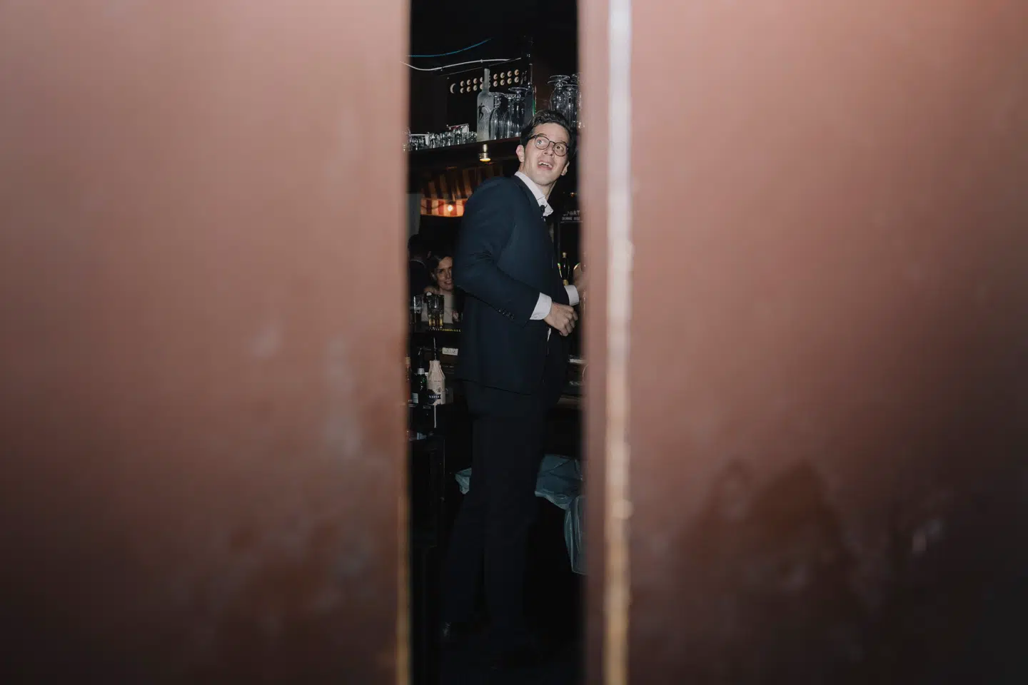 Alex Vanopslagh – her fotograferet til et arrangement på en bodega – er en af de mest aktive på sociale medier.