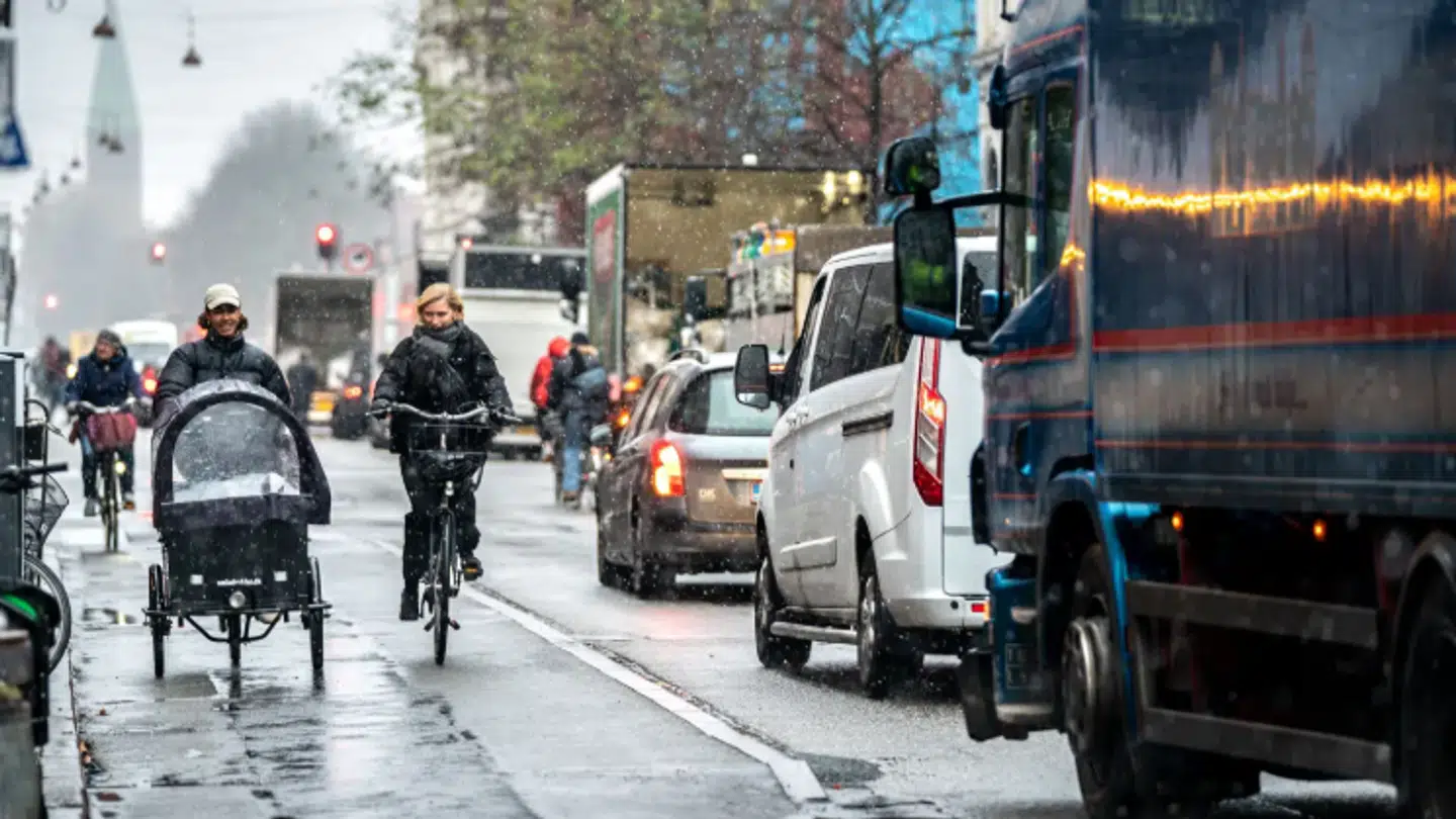 Spidskandidaten for De Konservative i Roskilde, Rasmus Jarlov, er meget bekymret for konsekvenserne for bilisterne, hvis Enhedslisten får magten i København.