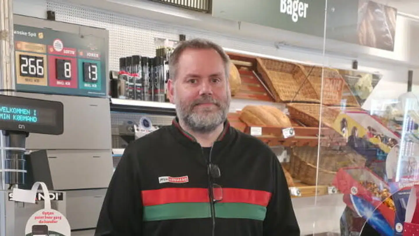 Jan Gloor har været købmand i Møgeltønder i knap 20 år. Det kan måske snart være slut.