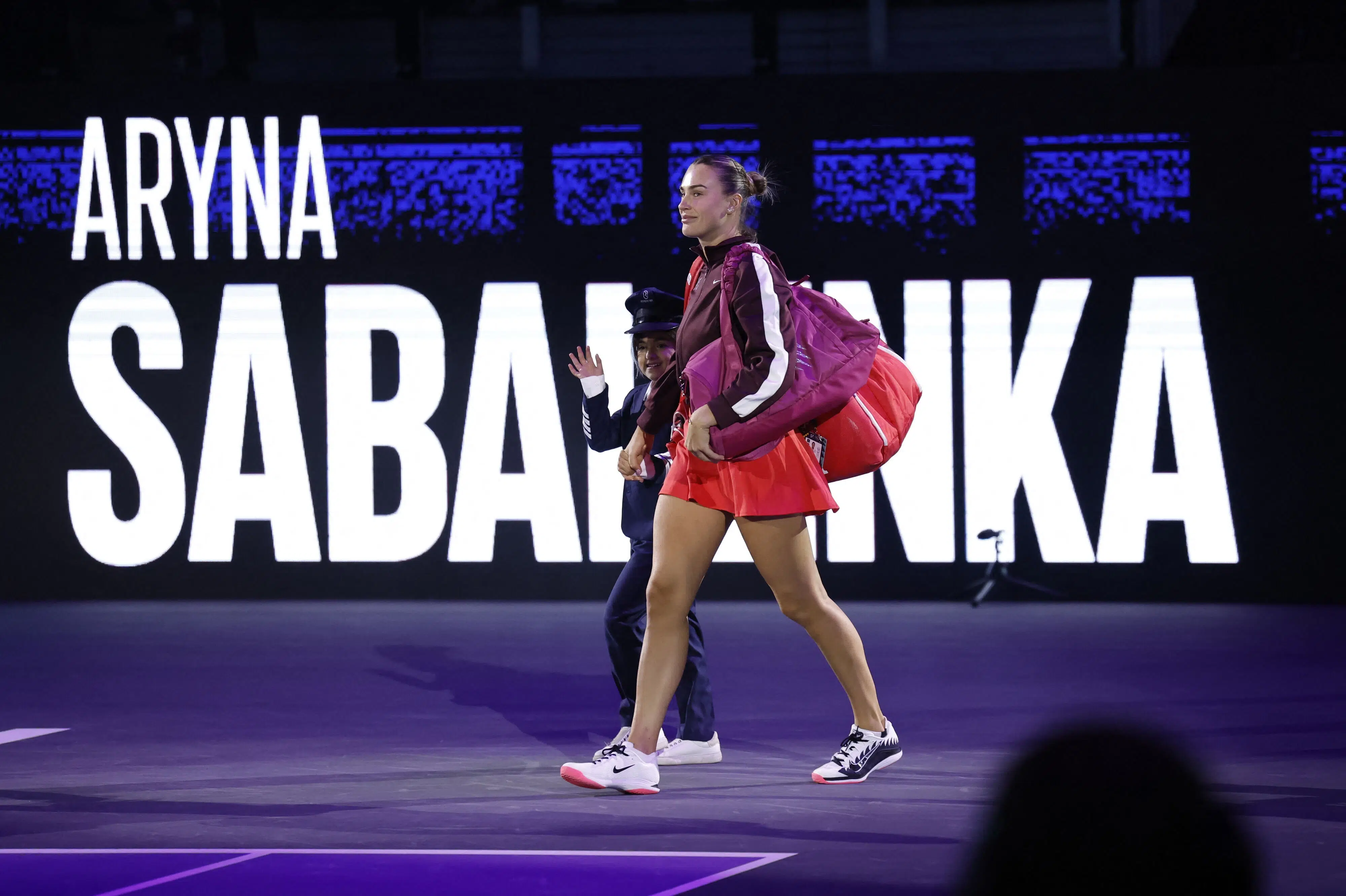 Sabalenka dyster mod Kyrgios i opgøret Battle of the Sexes