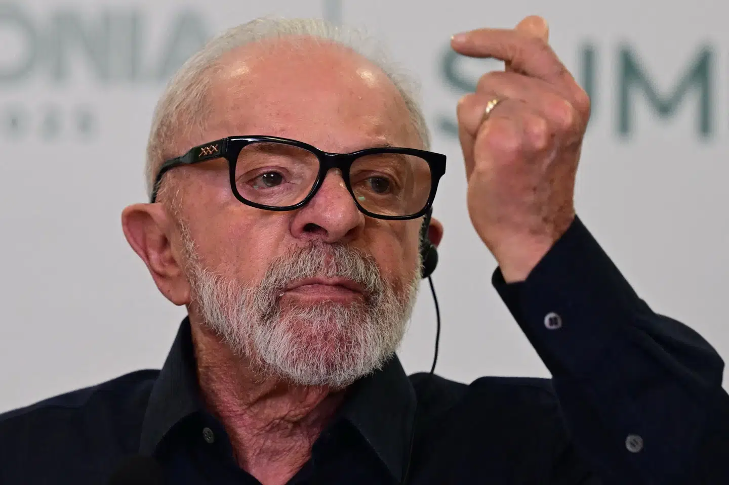 Brasiliens præsident, Luiz Inacio Lula da Silva, siger til journalister, at en dommer havde besluttet, at bandemedlemmer skulle anholdes - ikke at der skulle være et "massedrab" i Rio de Janeiro.