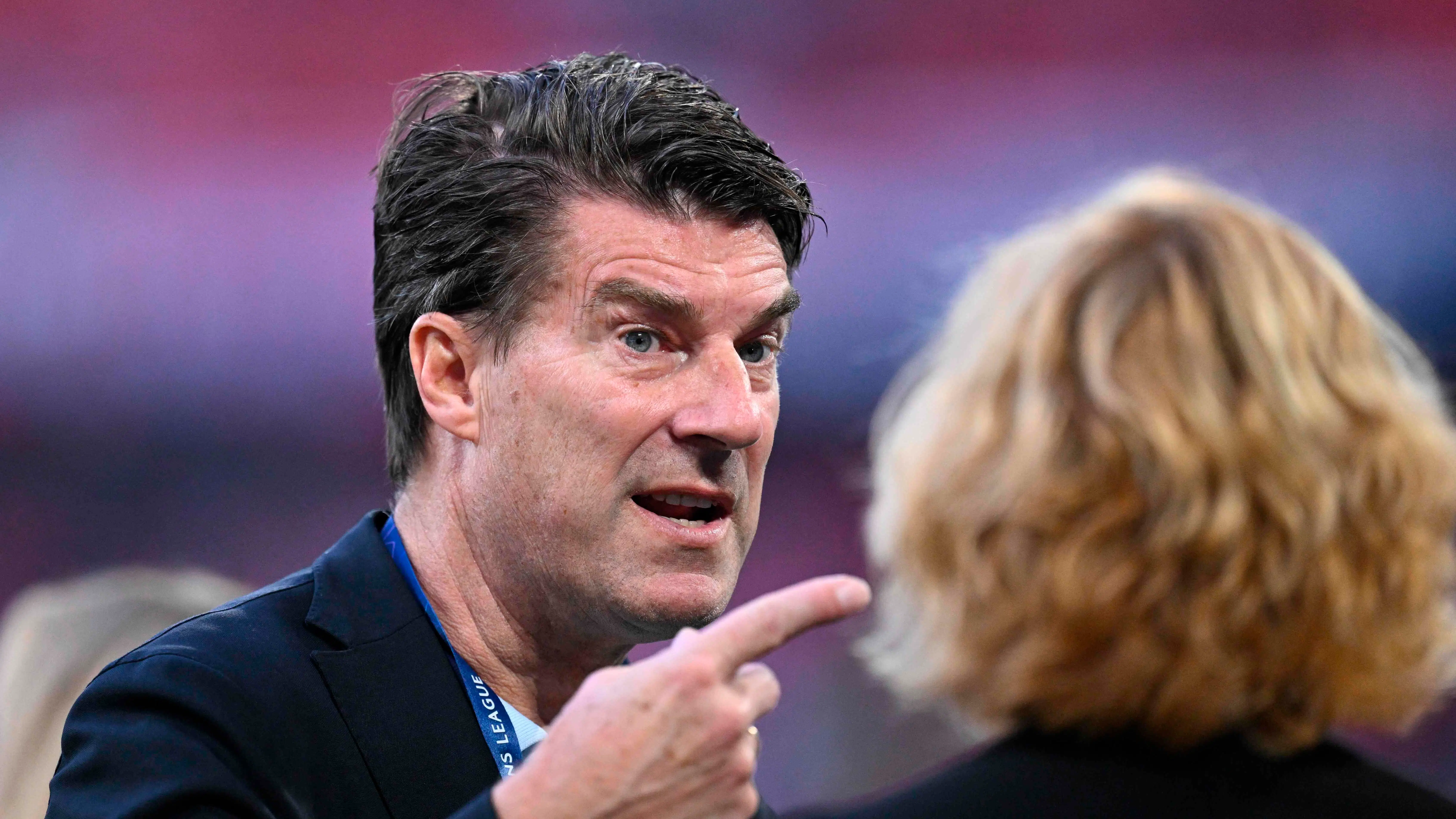 Laudrup og Elkjær målløse: 'Latterligt – helt uden for skiven'