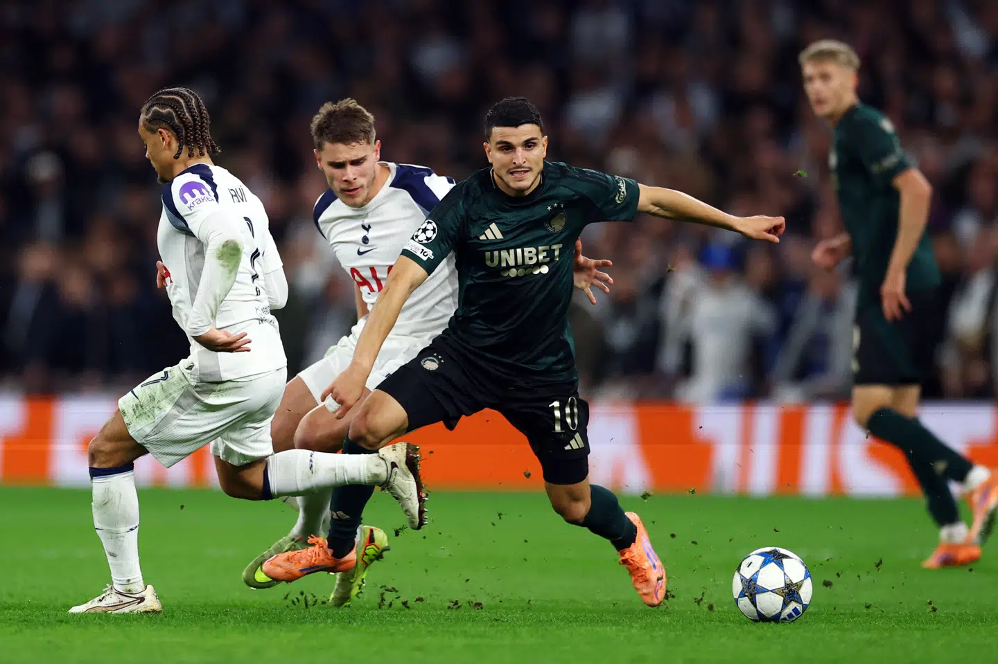 Mohamed Elyounoussi og hans FCK-kammerater havde det svært i London.