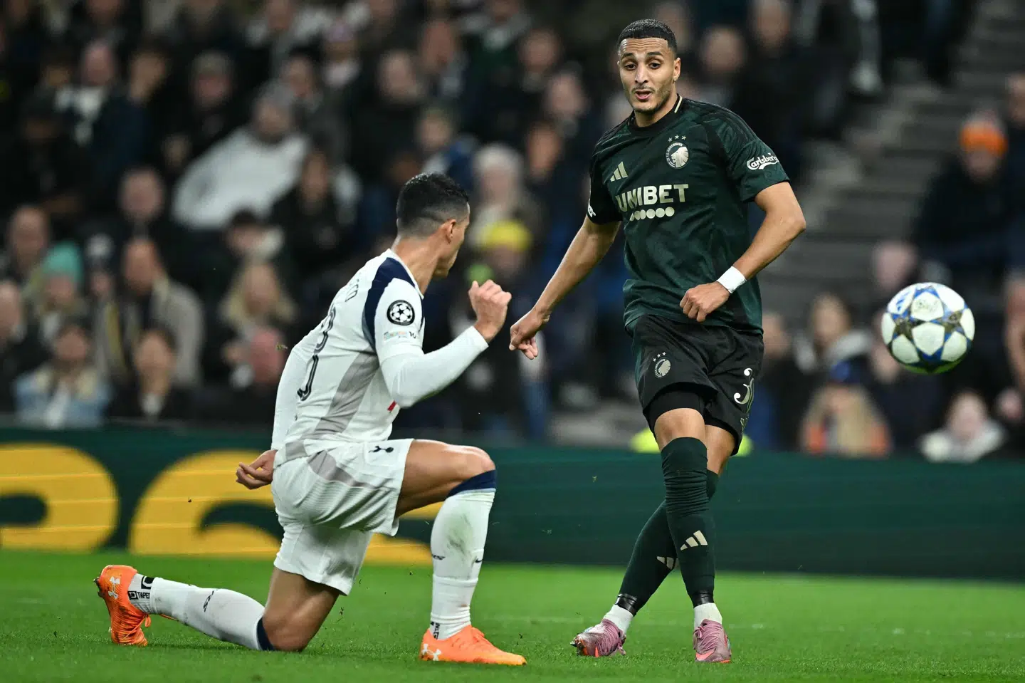 Elias Achouri er skuffet over FCK-spillernes indstilling til udekampen mod Tottenham.