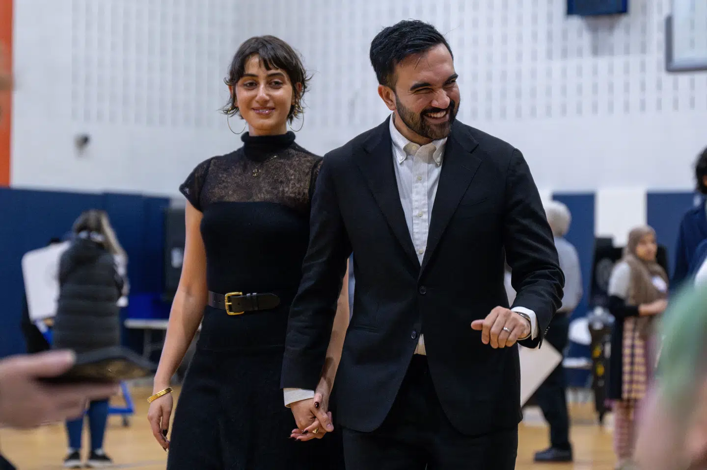 Zohran Mamdani ses her, da han tirsdag afgav sin stemme til borgmestervalget i New York City.