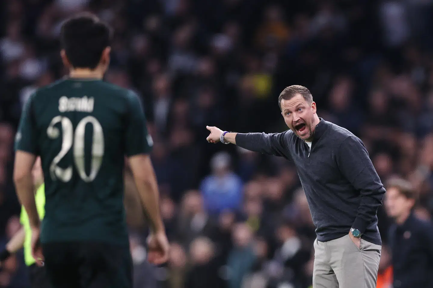 Jacob Neestrup forsøgte forgæves at råbe sine spillere i gang i nederlaget til Tottenham.