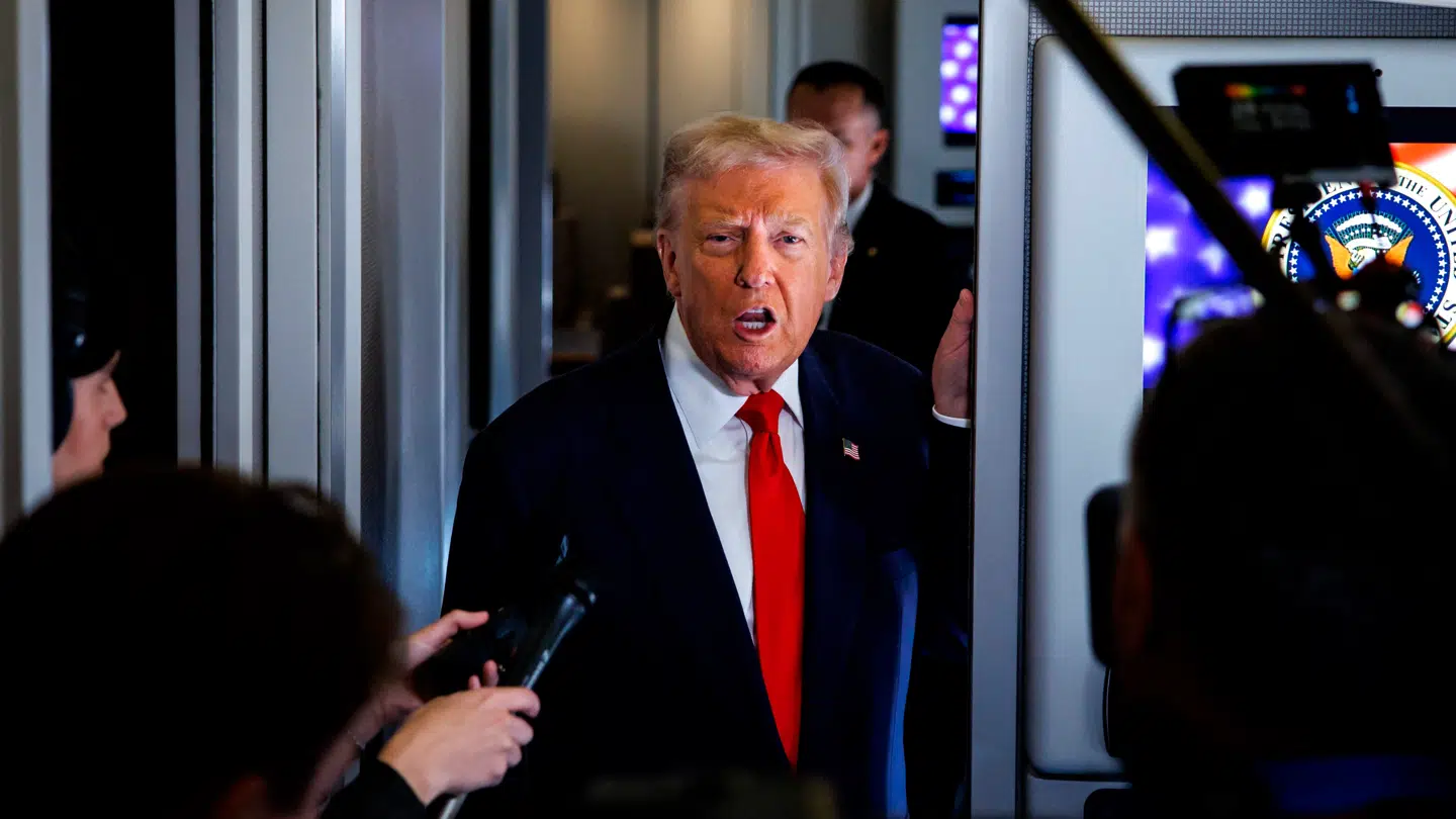 Den amerikanske præsident, Donald Trump, ses her ombord på Air Force One den 31. oktober.