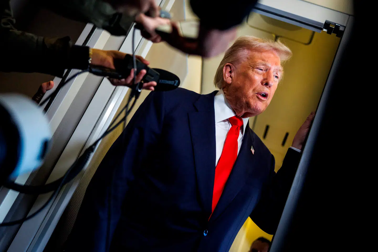 Den amerikanske præsident, Donald Trump, vandt præsidentvalget i november sidste år. Der overtog Republikanerne også flertallet i Senatet og Repræsentanternes Hus.