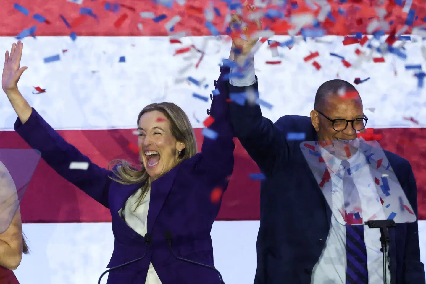 Mikie Sherrill fejrer her sin sejr, efter hun blev valgt som guvernør i delstaten New Jersey.