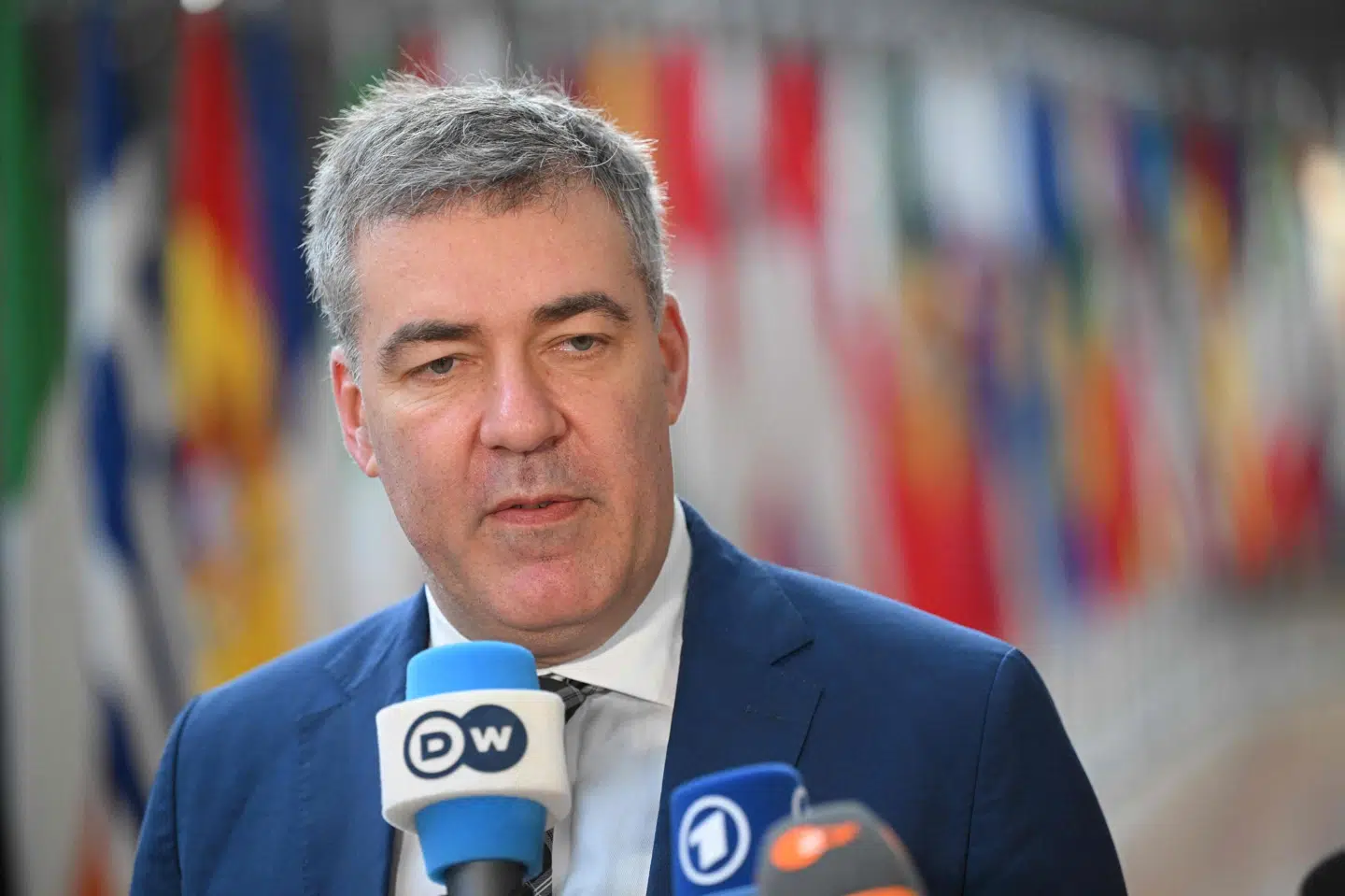 Danmarks klima- og energiminister Lars Aagaard (M) talte med pressen tirsdag inden de lange forhandlinger, der endte med en aftale for det danske EU-formandskab natten til onsdag. (Arkivfoto).